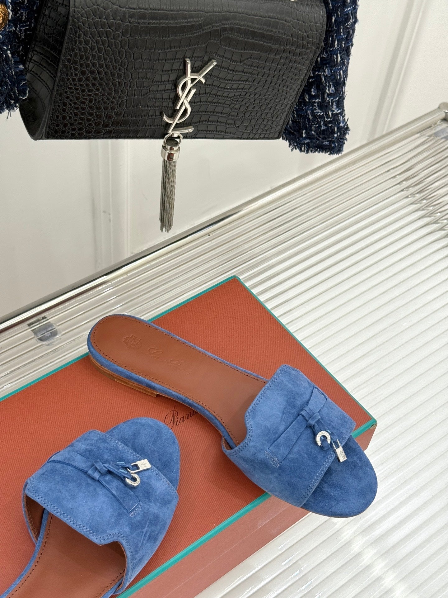 FLAT SANDALS IN BLUE SUEDE AND LAMBSKIN - 35