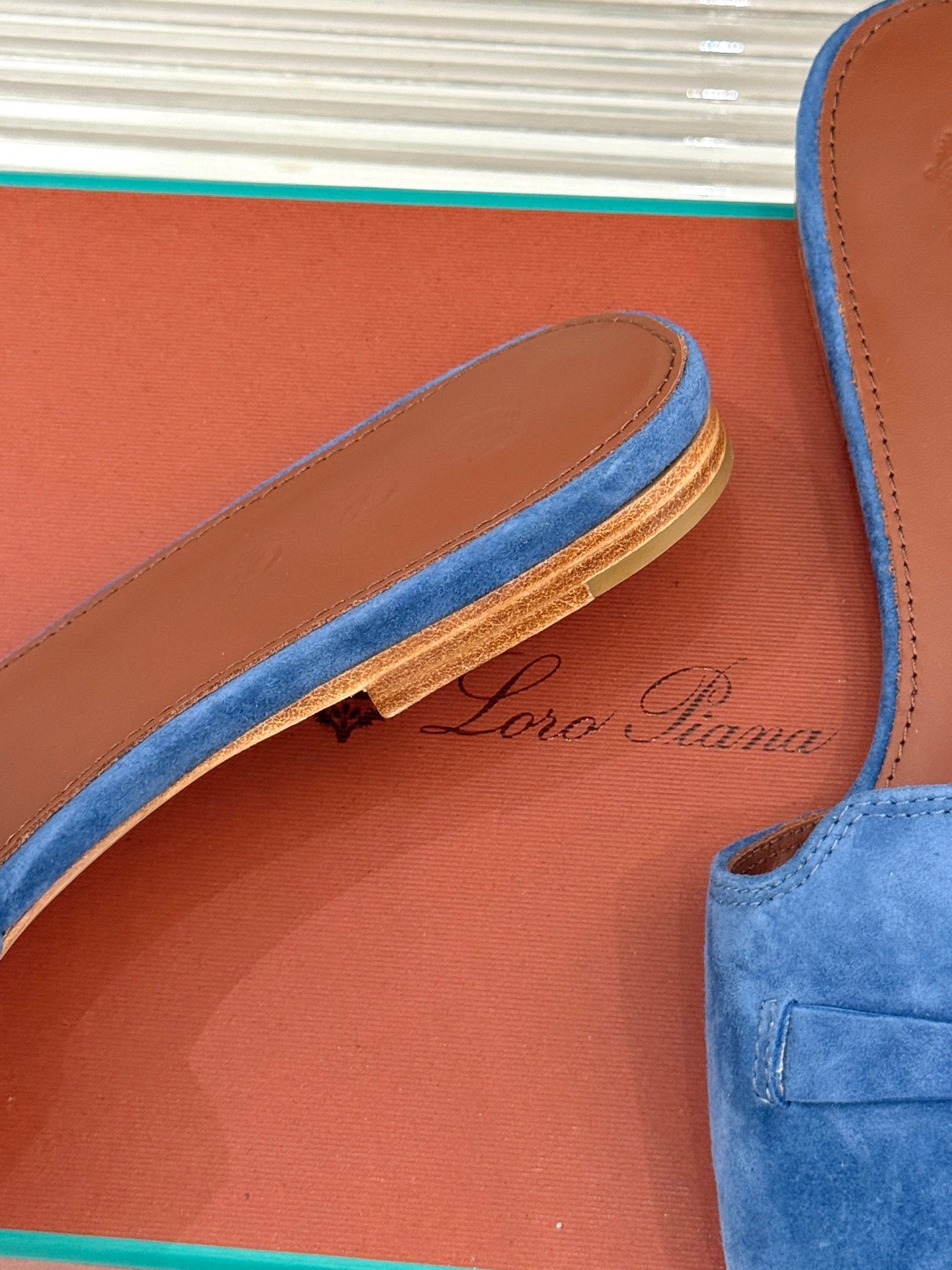 FLAT SANDALS IN BLUE SUEDE AND LAMBSKIN - 35