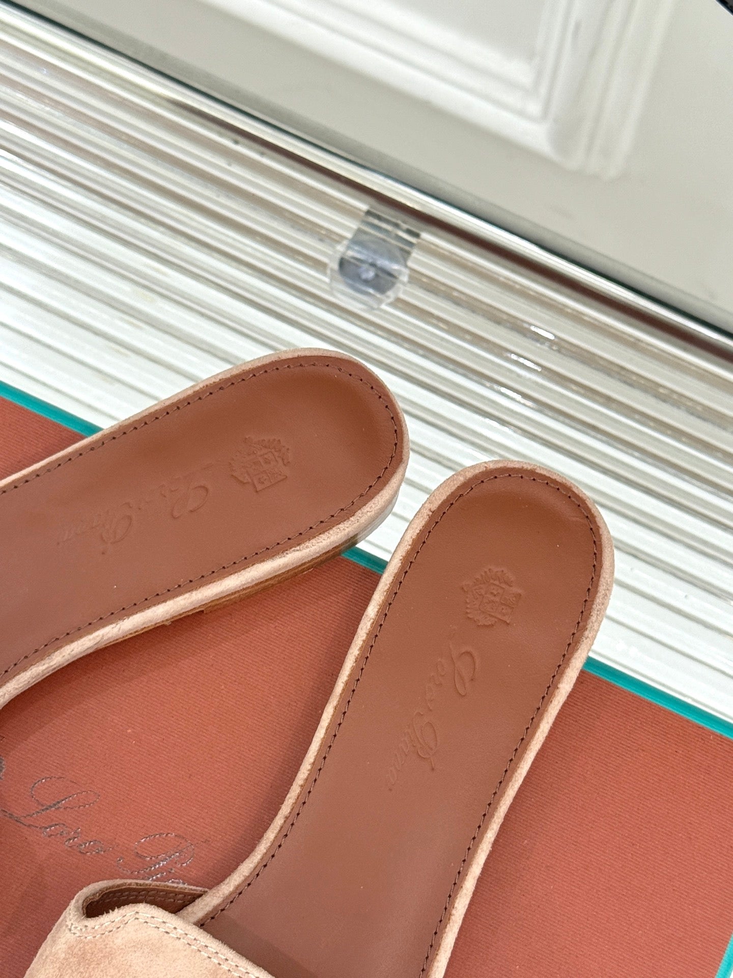 FLAT SANDALS IN LIP PINK SUEDE AND LAMBSKIN - 35