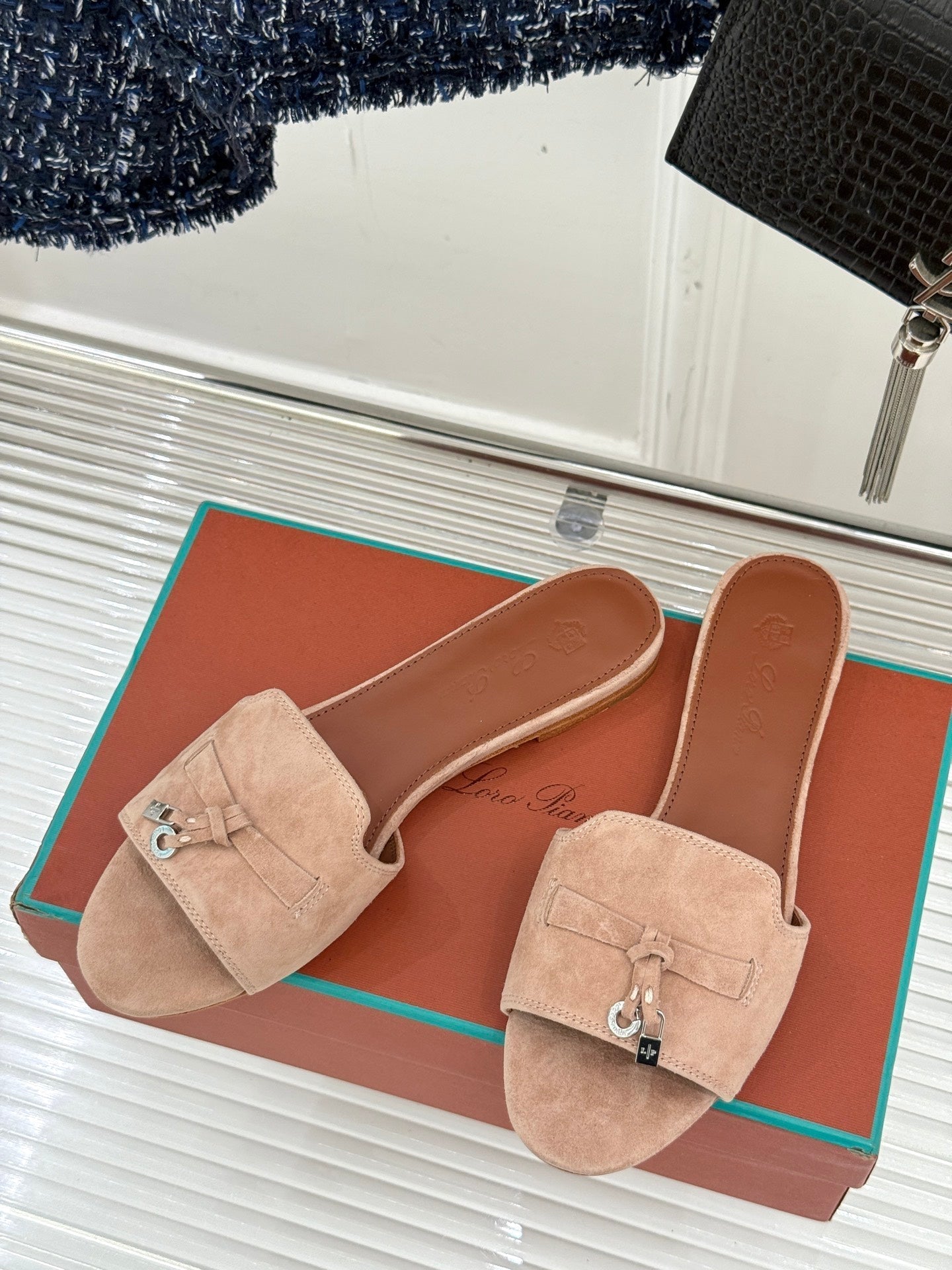 FLAT SANDALS IN LIP PINK SUEDE AND LAMBSKIN - 35