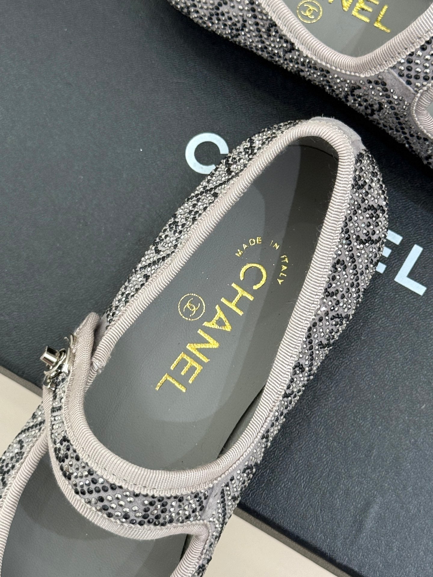 CC FLAT MARY JANE 25SS IN GREY EMBELLISHED WITH RHINESTONES - 35