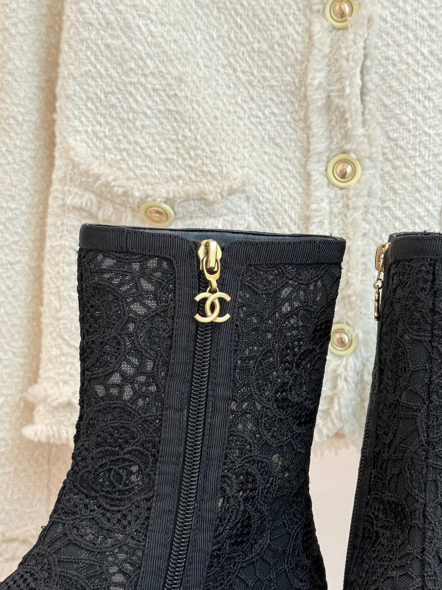 CC PEEP-TOE BOOTS 25SS IN BLACK EMBOSSED LACE FABRIC - 35