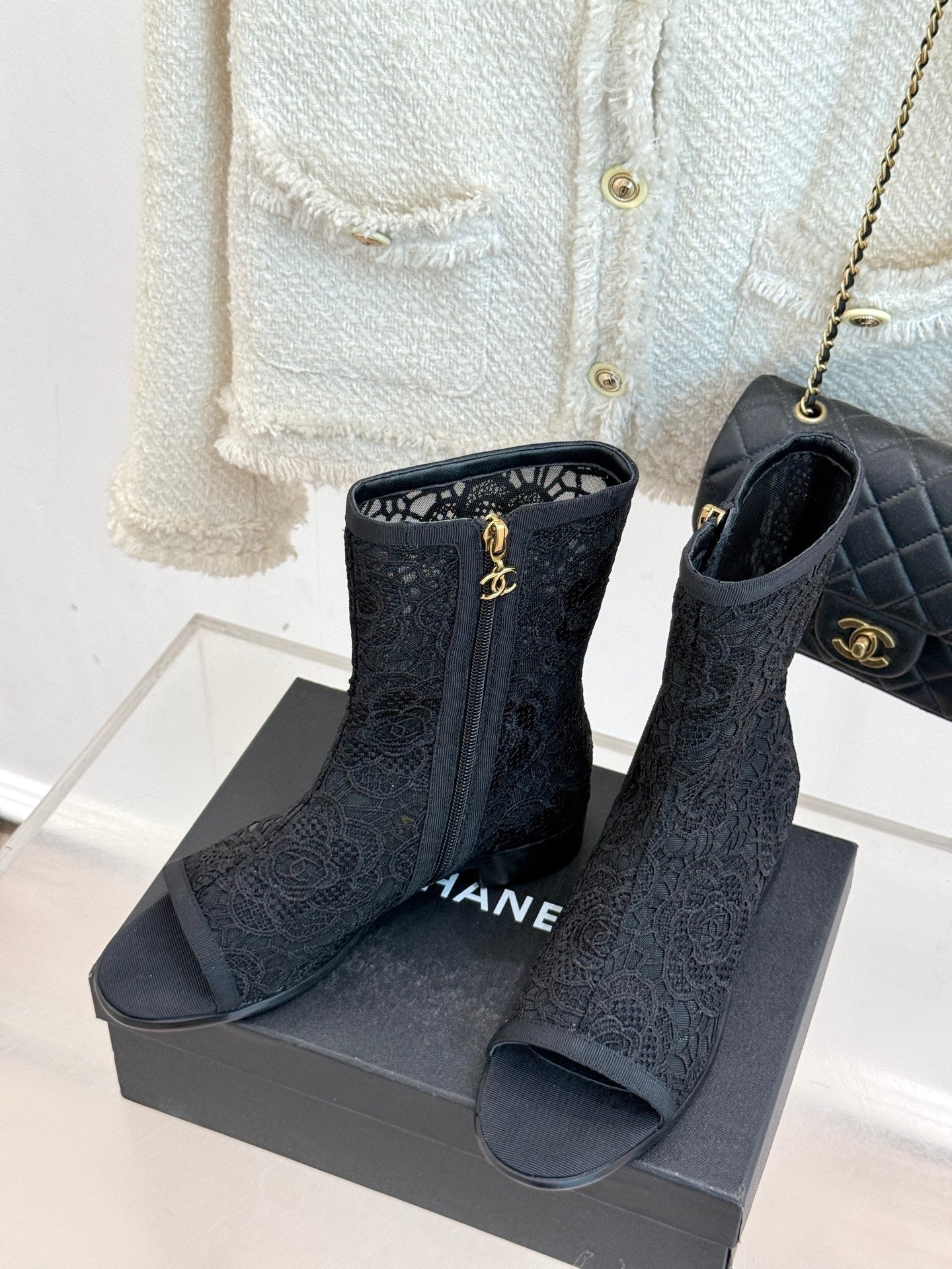 CC PEEP-TOE BOOTS 25SS IN BLACK EMBOSSED LACE FABRIC - 35