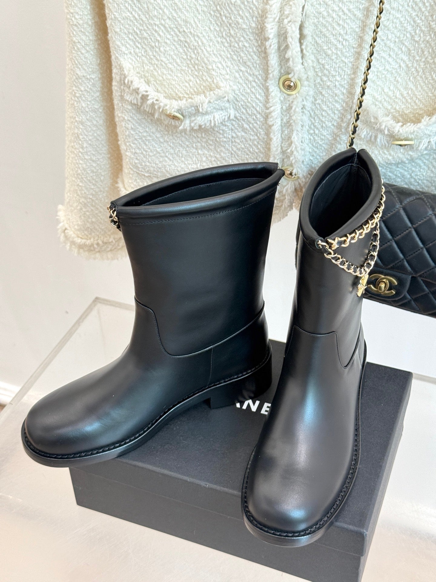 CC SHORT BOOTS IN BLACK CALFSKIN - 35