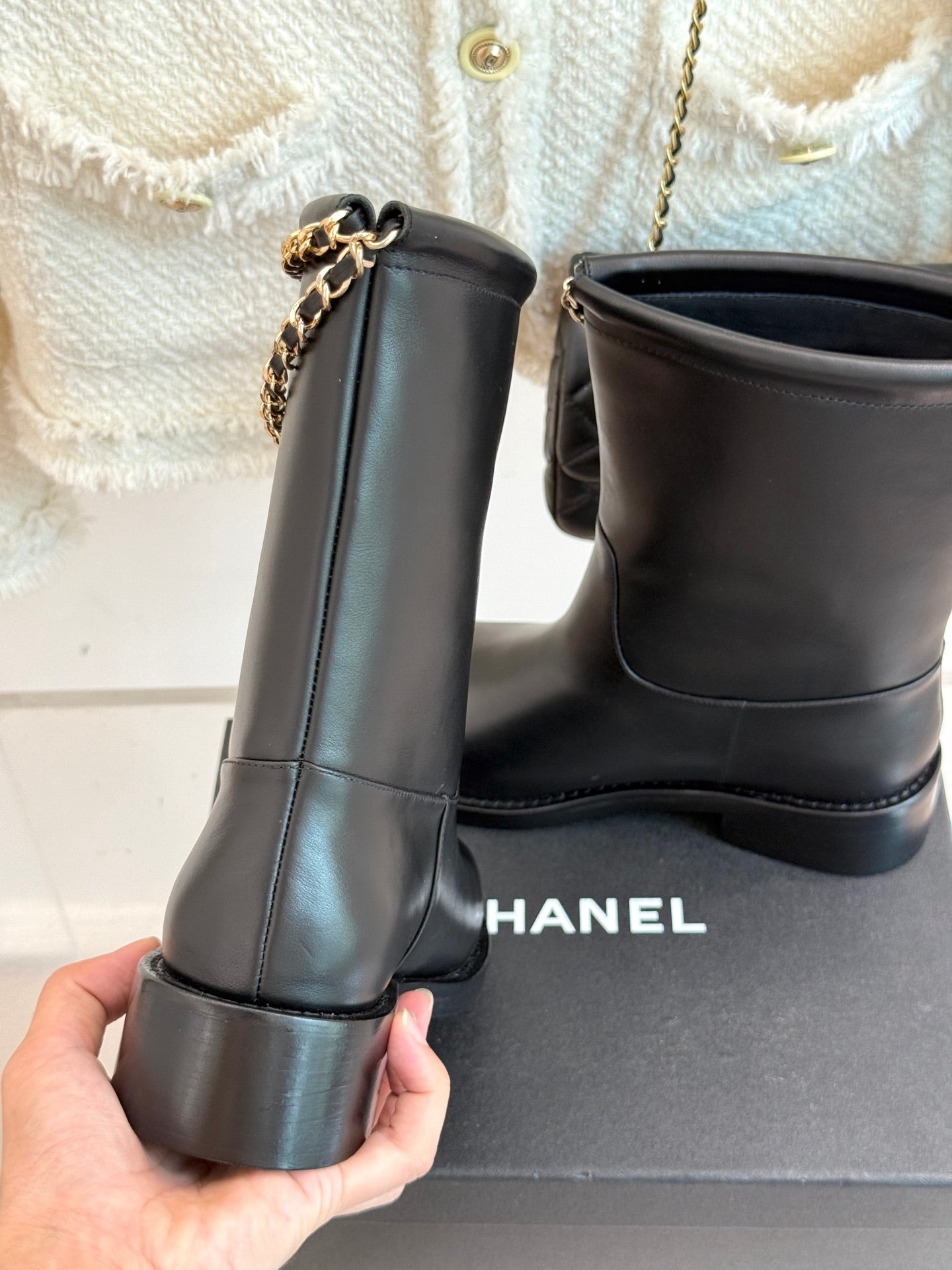 CC SHORT BOOTS IN BLACK CALFSKIN - 35