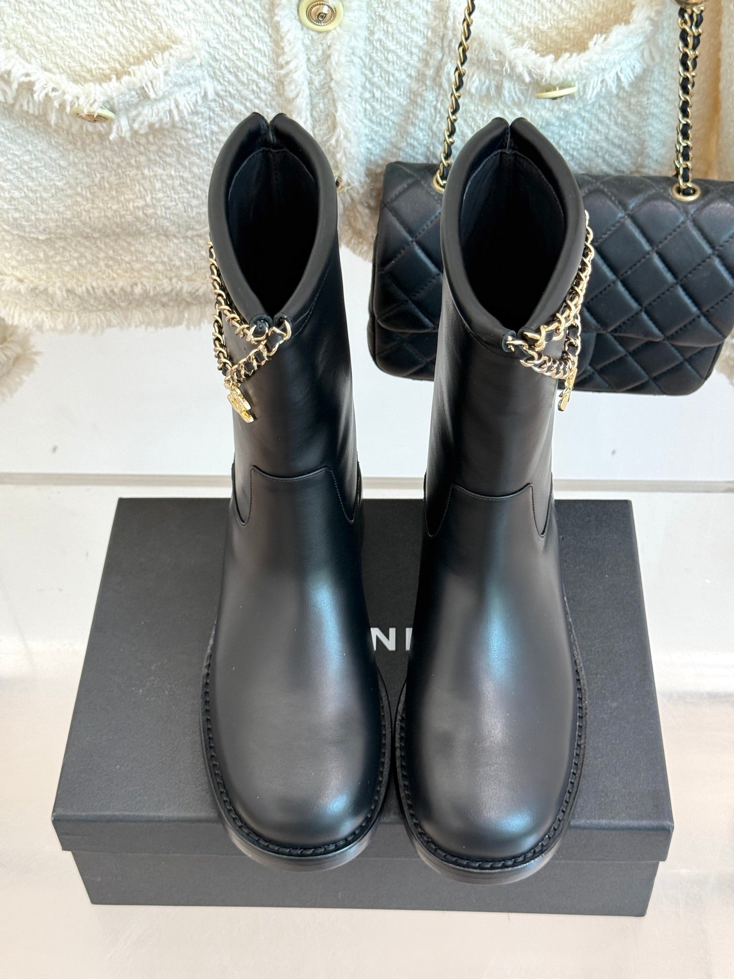 CC SHORT BOOTS IN BLACK CALFSKIN - 35