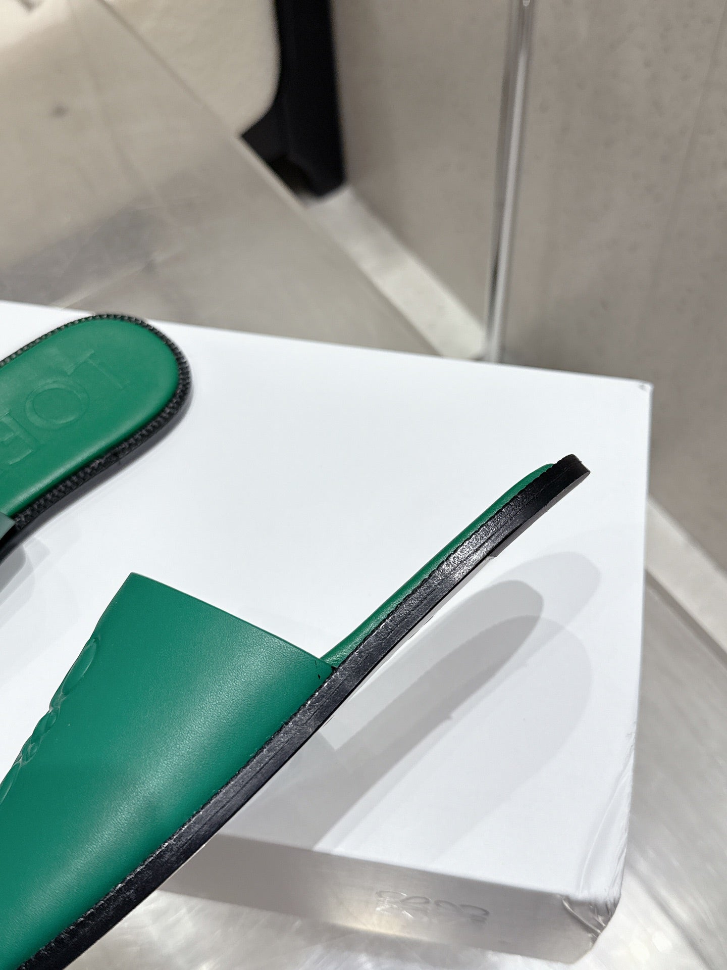 LOEWE 25 FLAT SLIPPERS VIBRANT GREEN CALFSKIN - 35
