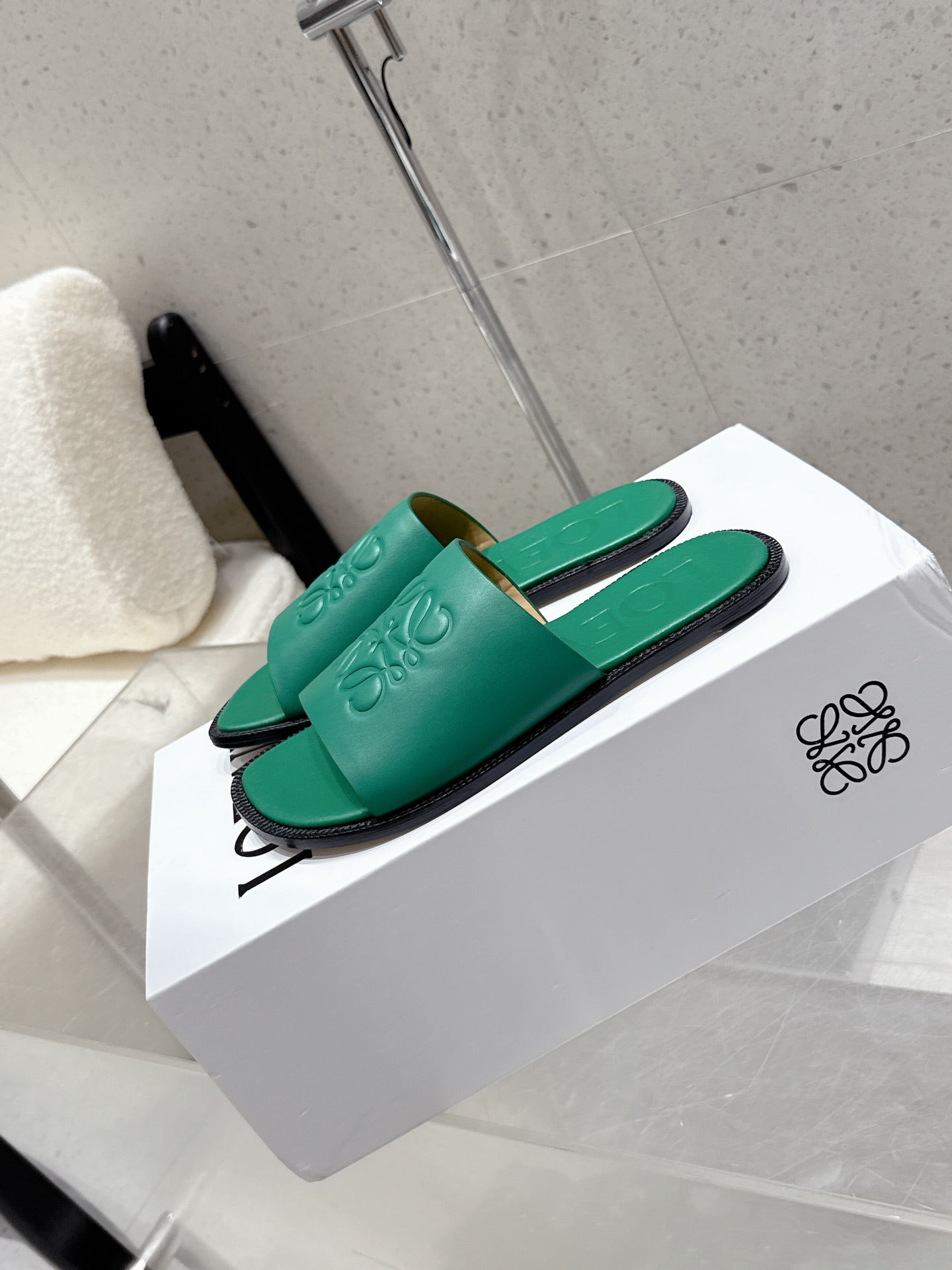 LOEWE 25 FLAT SLIPPERS VIBRANT GREEN CALFSKIN - 35