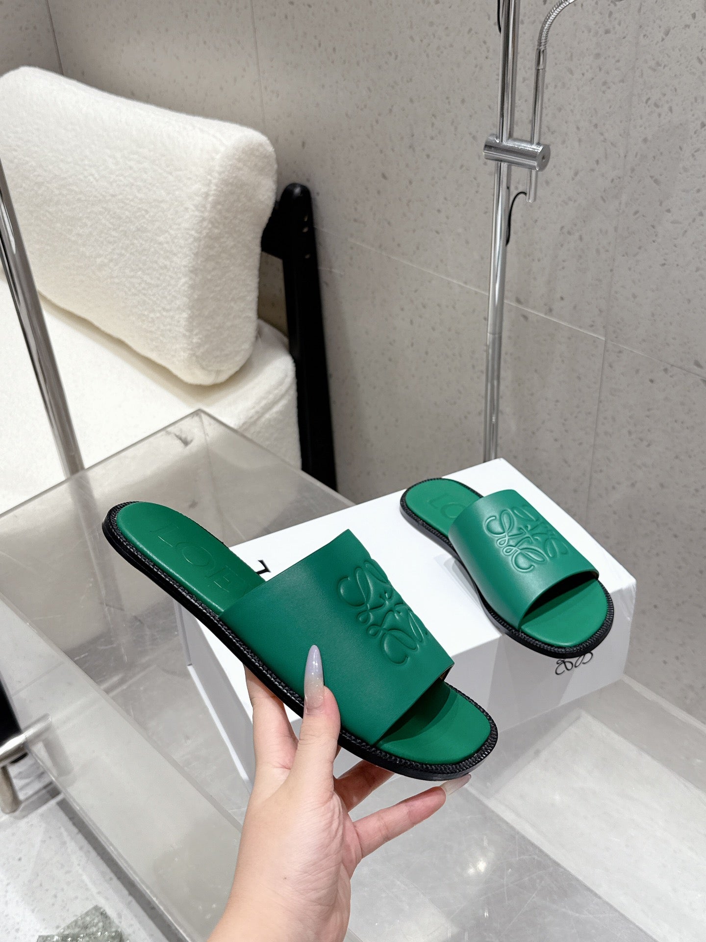 LOEWE 25 FLAT SLIPPERS VIBRANT GREEN CALFSKIN - 35