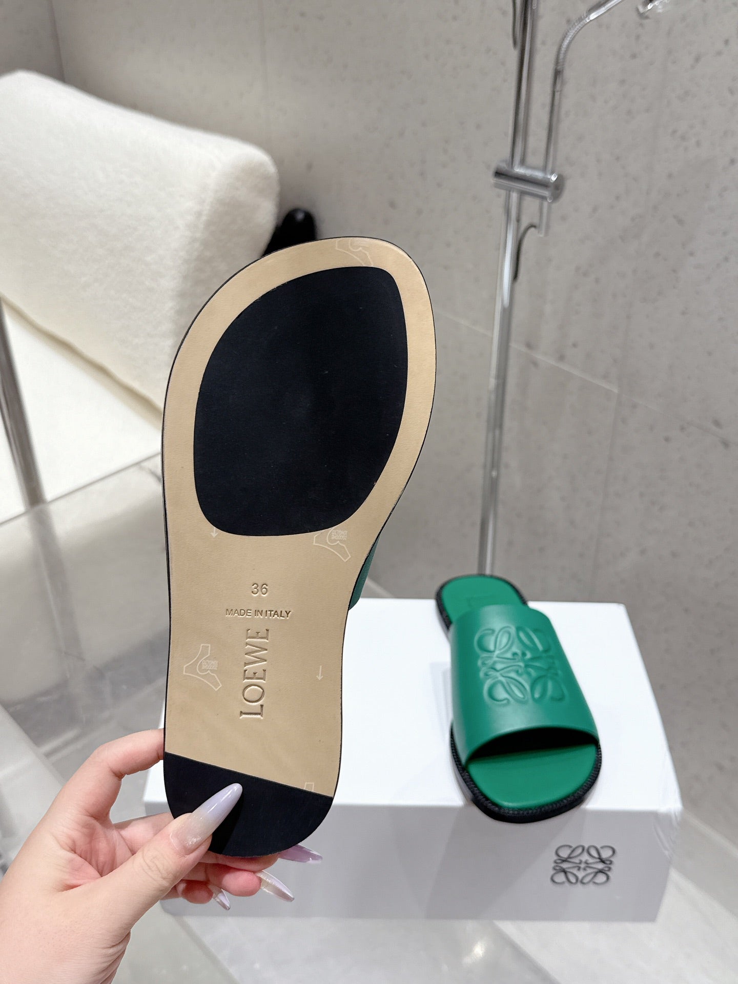 LOEWE 25 FLAT SLIPPERS VIBRANT GREEN CALFSKIN - 35
