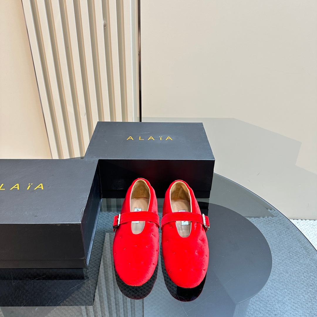 ALAIA BALLET FLATS IN CHERRY RED VELVET - 35