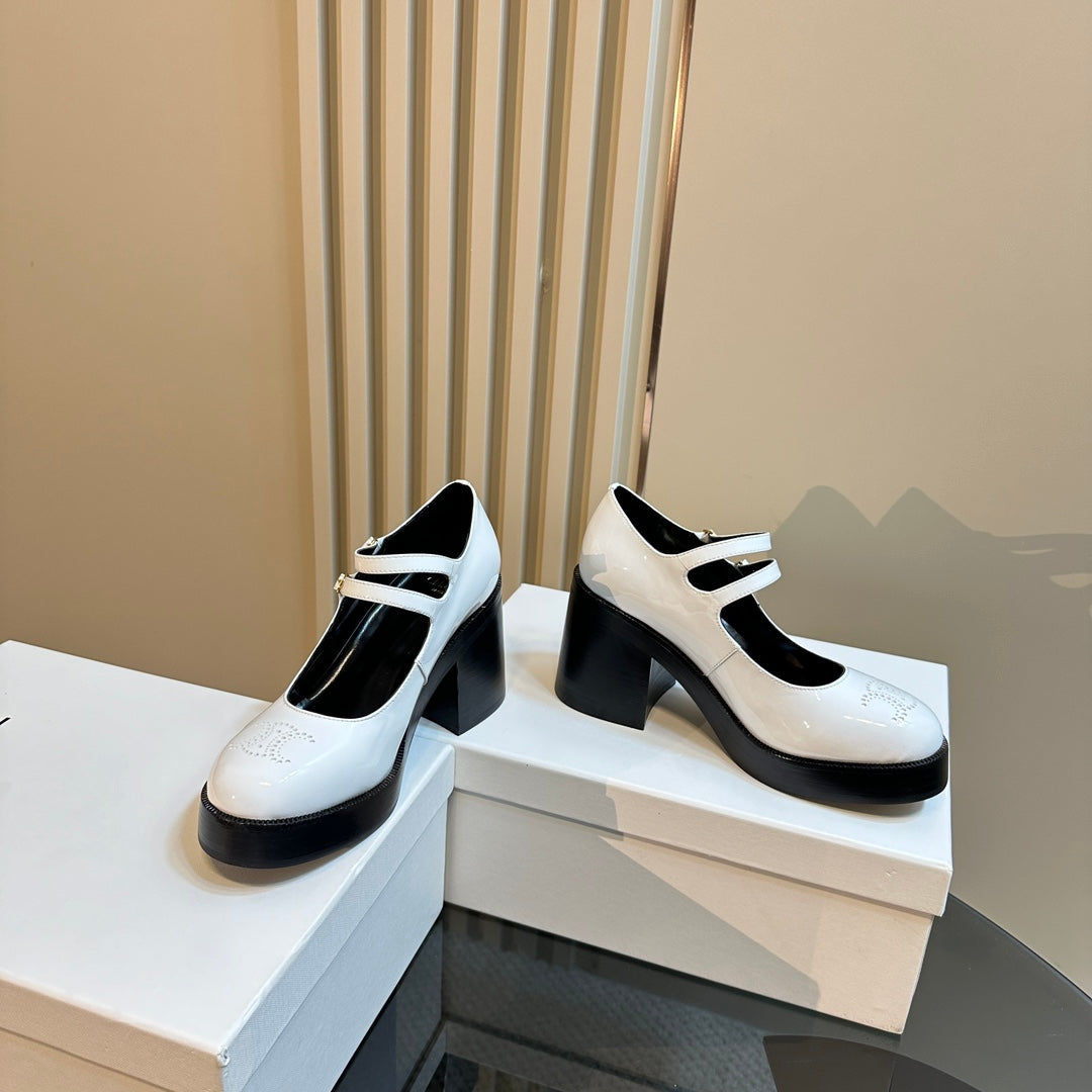TESS BABIES IN WHITE PATENT CALFSKIN - 35