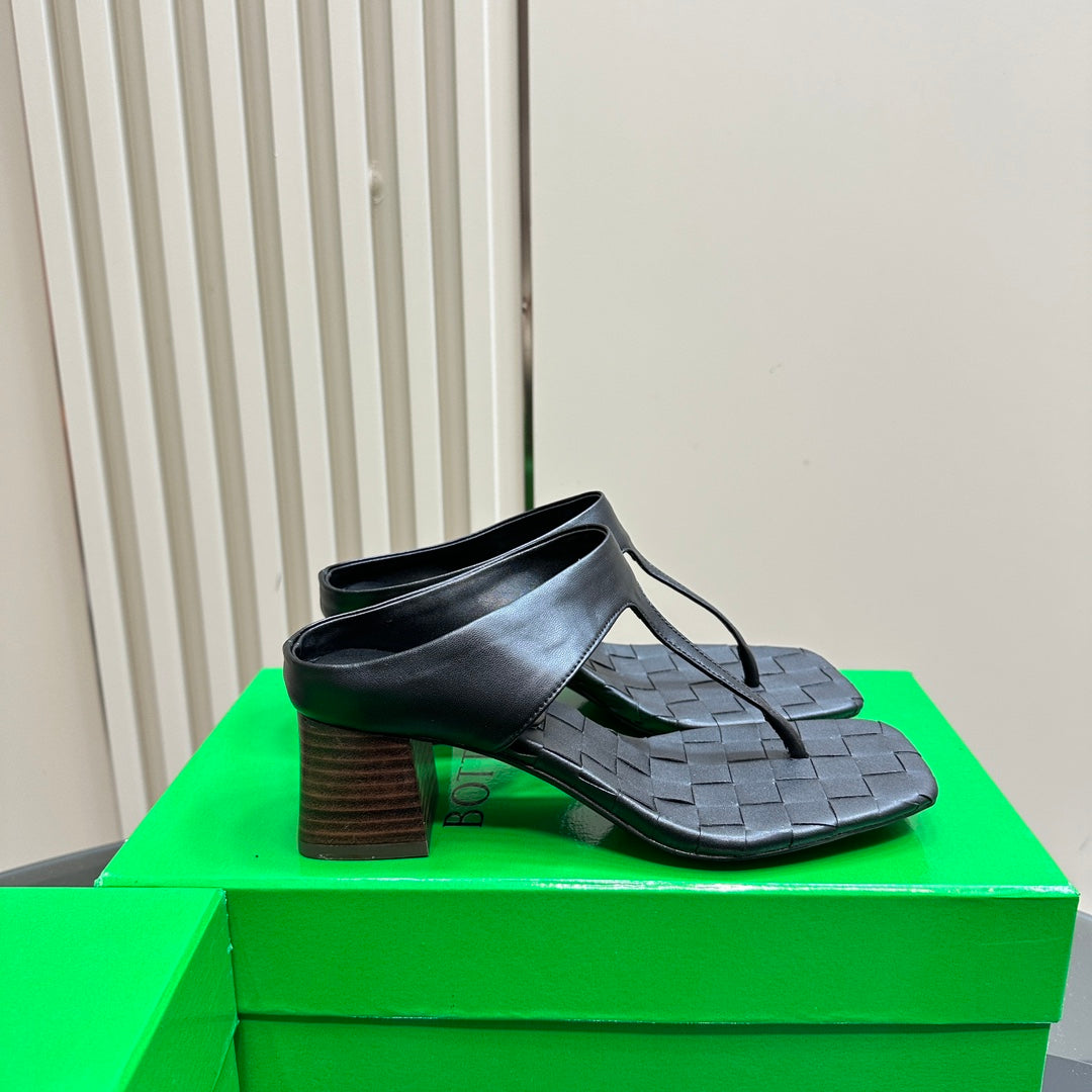 MARELLA THONG IN BLACK LEATHER WITH SIGNATURE INTRECCIATO INSOLE 55 MM - 35