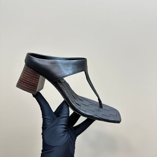 MARELLA THONG IN BLACK LEATHER WITH SIGNATURE INTRECCIATO INSOLE 55 MM - 35