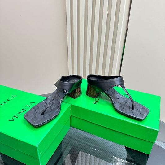 MARELLA THONG IN BLACK LEATHER WITH SIGNATURE INTRECCIATO INSOLE 55 MM - 35