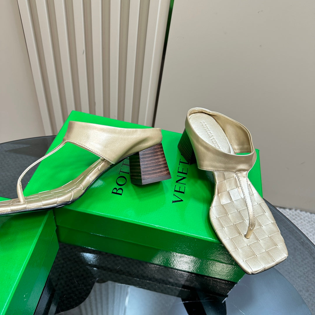 MARELLA THONG IN LIGHT GOLD LEATHER WITH SIGNATURE INTRECCIATO INSOLE 55 MM - 35