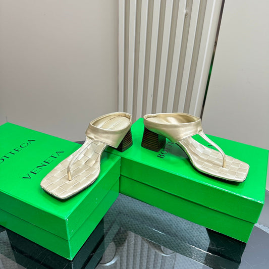 MARELLA THONG IN LIGHT GOLD LEATHER WITH SIGNATURE INTRECCIATO INSOLE 55 MM - 35