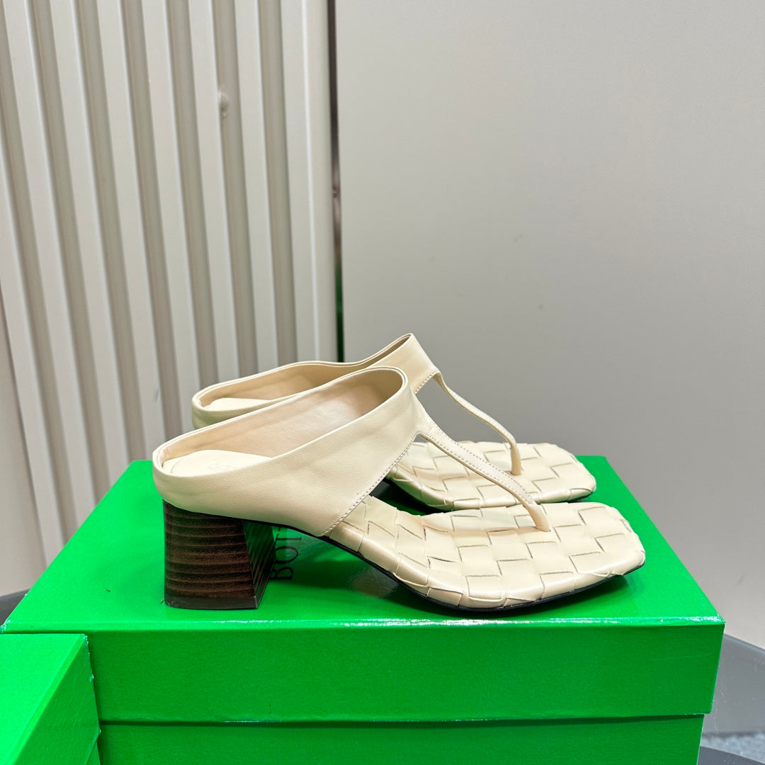 MARELLA THONG IN BISQUE BEIGE LEATHER WITH SIGNATURE INTRECCIATO INSOLE 55 MM - 35