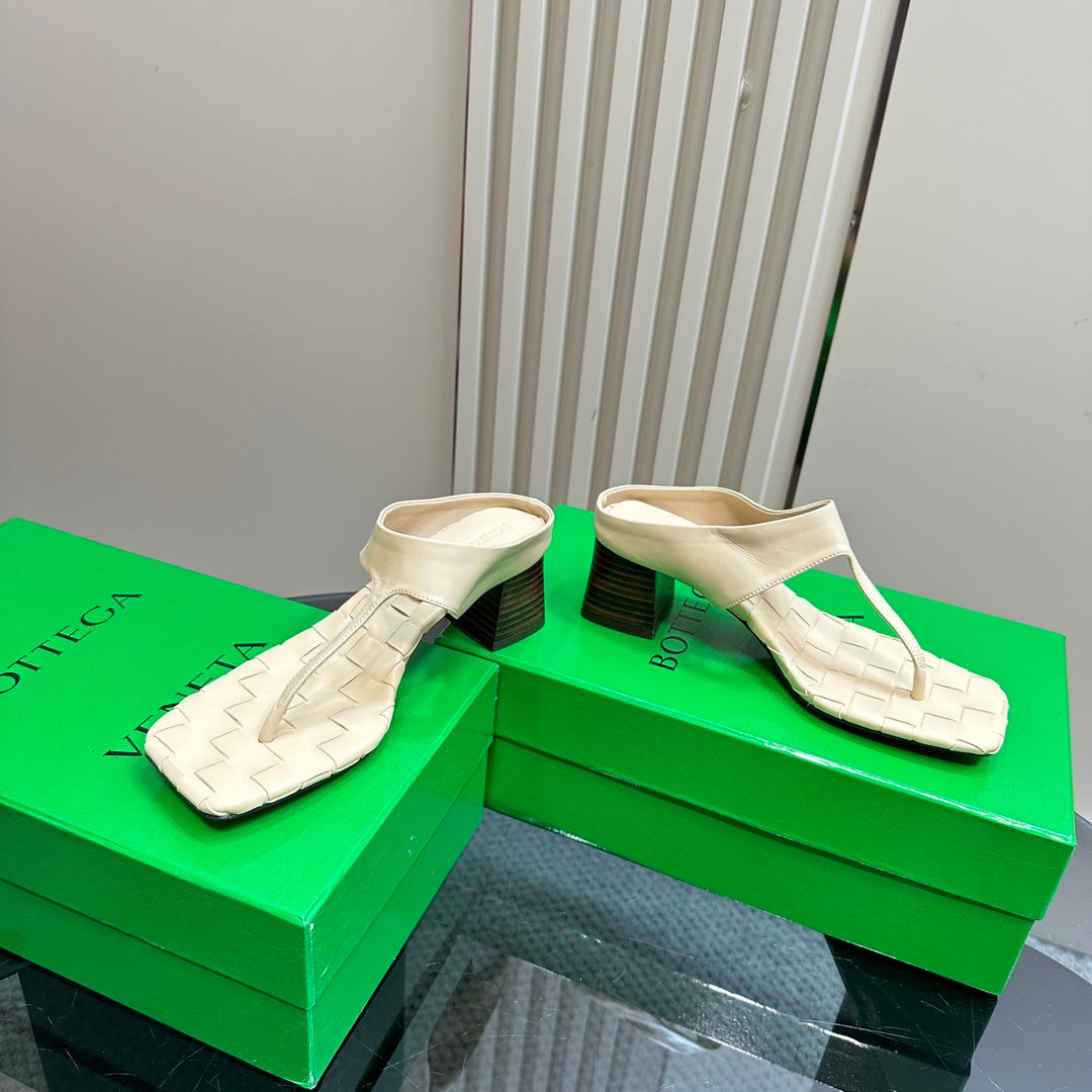 MARELLA THONG IN BISQUE BEIGE LEATHER WITH SIGNATURE INTRECCIATO INSOLE 55 MM - 35