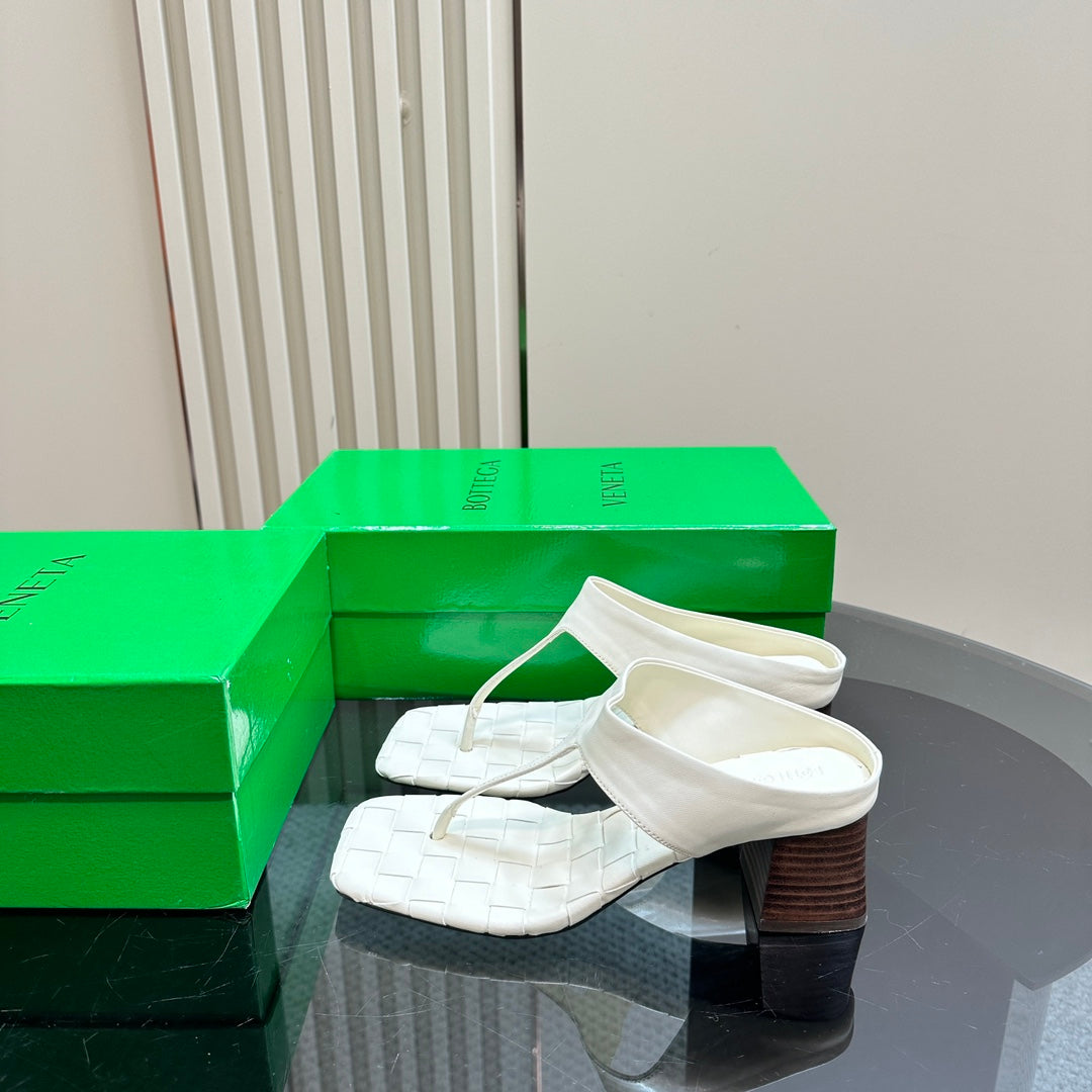 MARELLA THONG IN WHITE CREAM LEATHER WITH SIGNATURE INTRECCIATO INSOLE 55 MM - 35