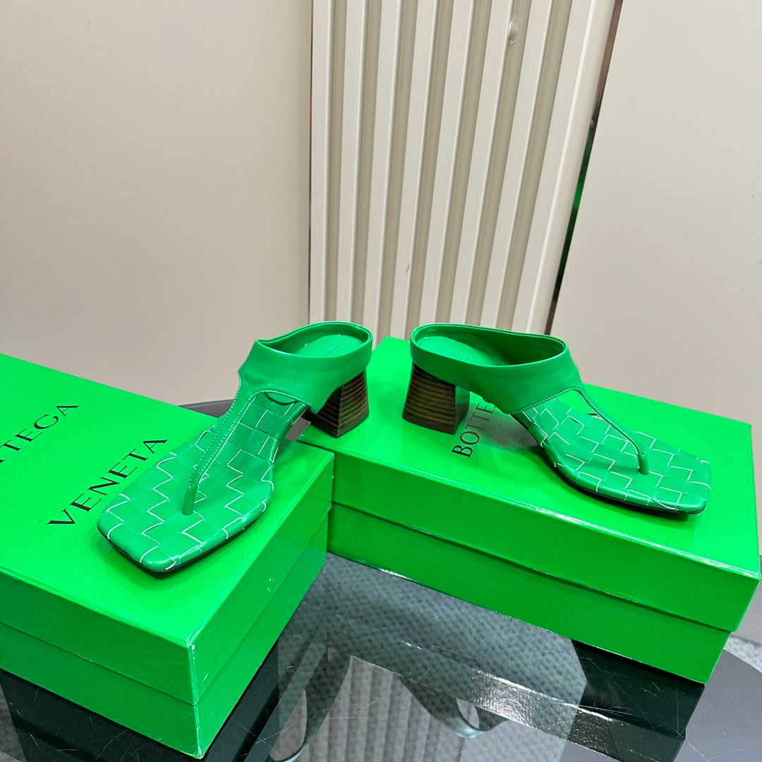 MARELLA THONG IN SHAMROCK GREEN LEATHER WITH SIGNATURE INTRECCIATO INSOLE 55 MM - 35