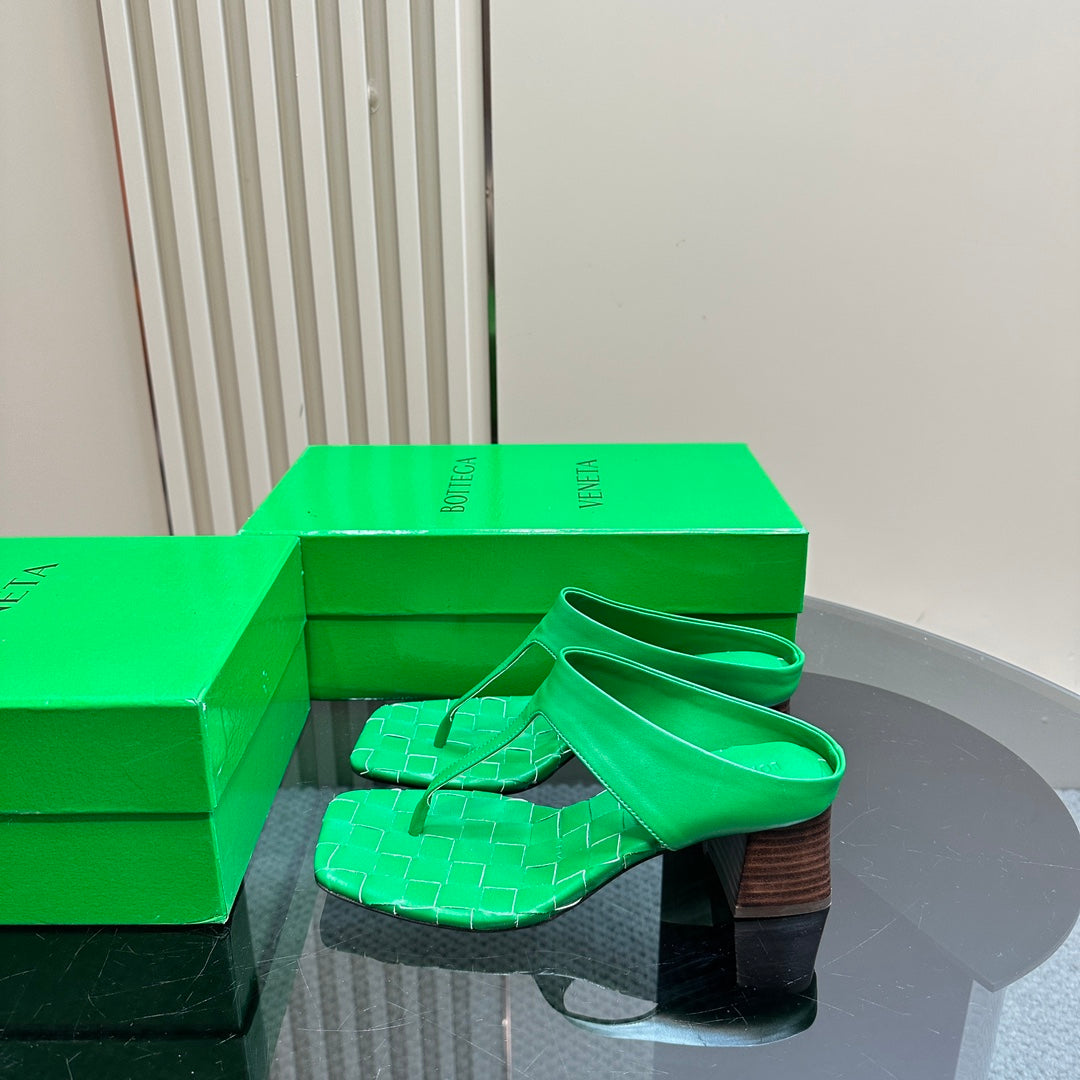 MARELLA THONG IN SHAMROCK GREEN LEATHER WITH SIGNATURE INTRECCIATO INSOLE 55 MM - 35