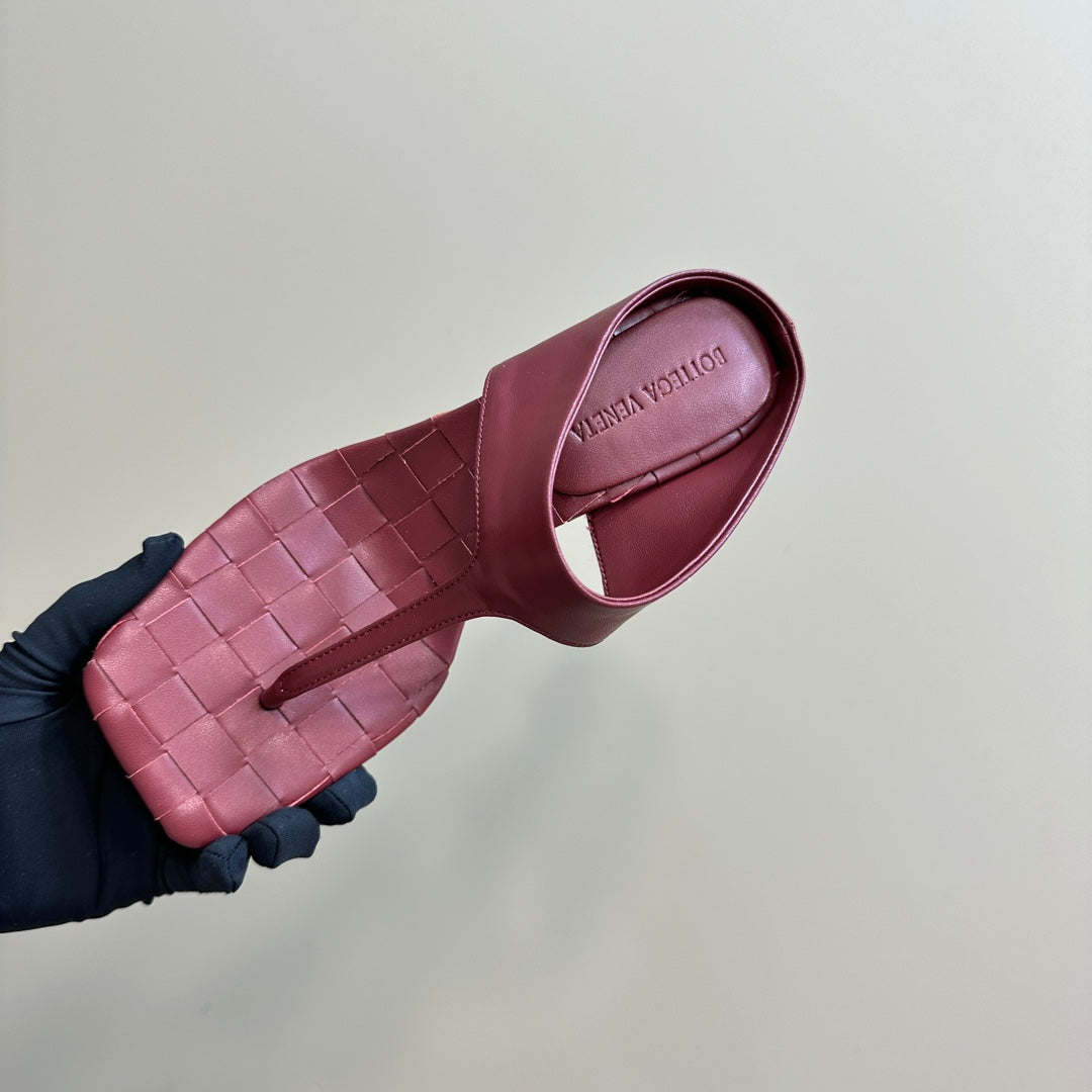 MARELLA THONG IN CURRANT RED LEATHER WITH SIGNATURE INTRECCIATO INSOLE 55 MM - 35