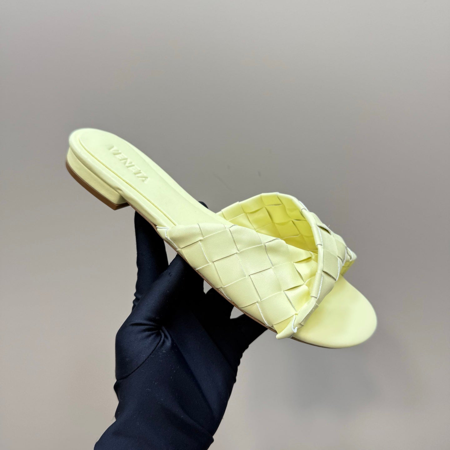 BLINK FLAT MULE IN PASTEL YELLOW INTRECCIATO LEATHER - 35