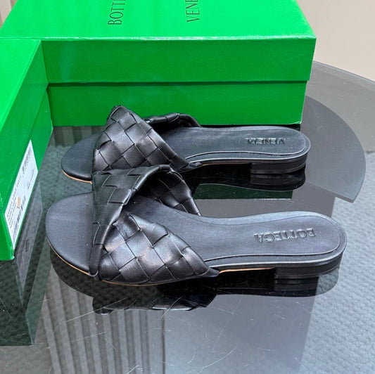 BLINK FLAT MULE IN BLACK INTRECCIATO LEATHER - 35