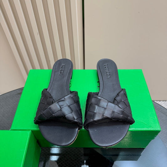 Шльопанці BLINK FLAT MULE З ЧОРНОЇ ШКІРИ INTRECCIATO - 35