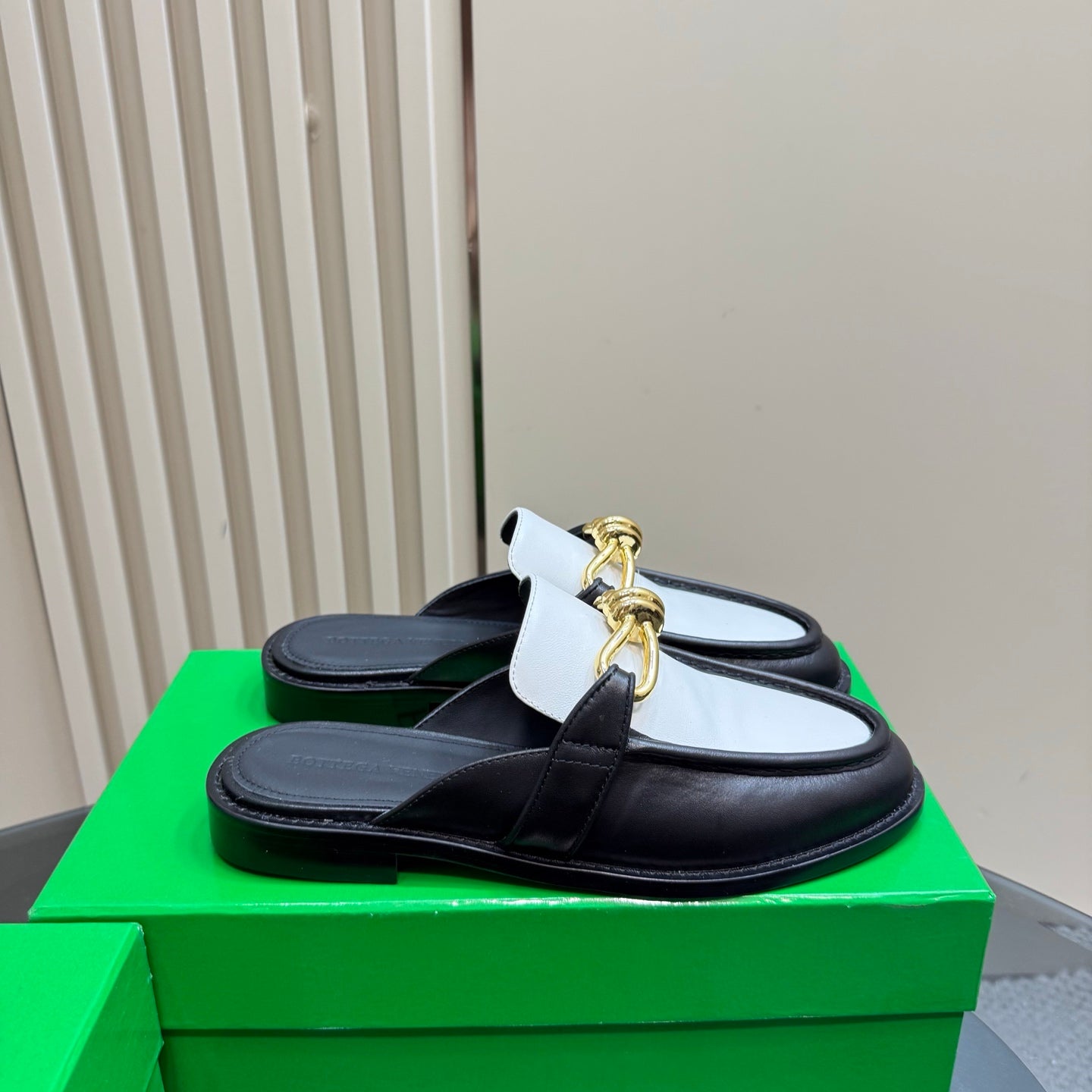 ASTAIRE MULE IN WHITE MIX BLACK CALFSKIN WITH GOLD HARDWARE - 35