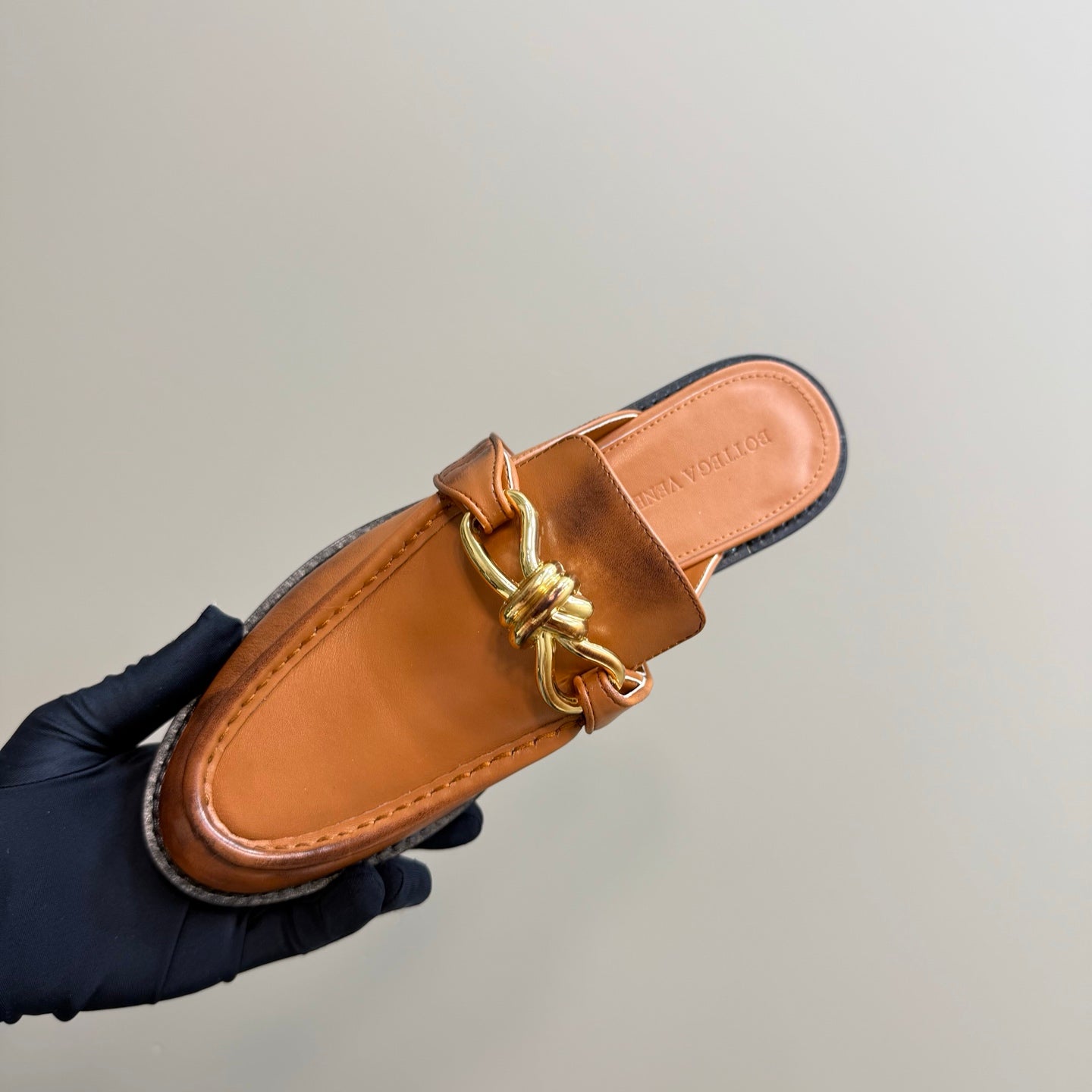 ASTAIRE MULE IN CINNAMON BROWN CALFSKIN WITH GOLD HARDWARE - 35