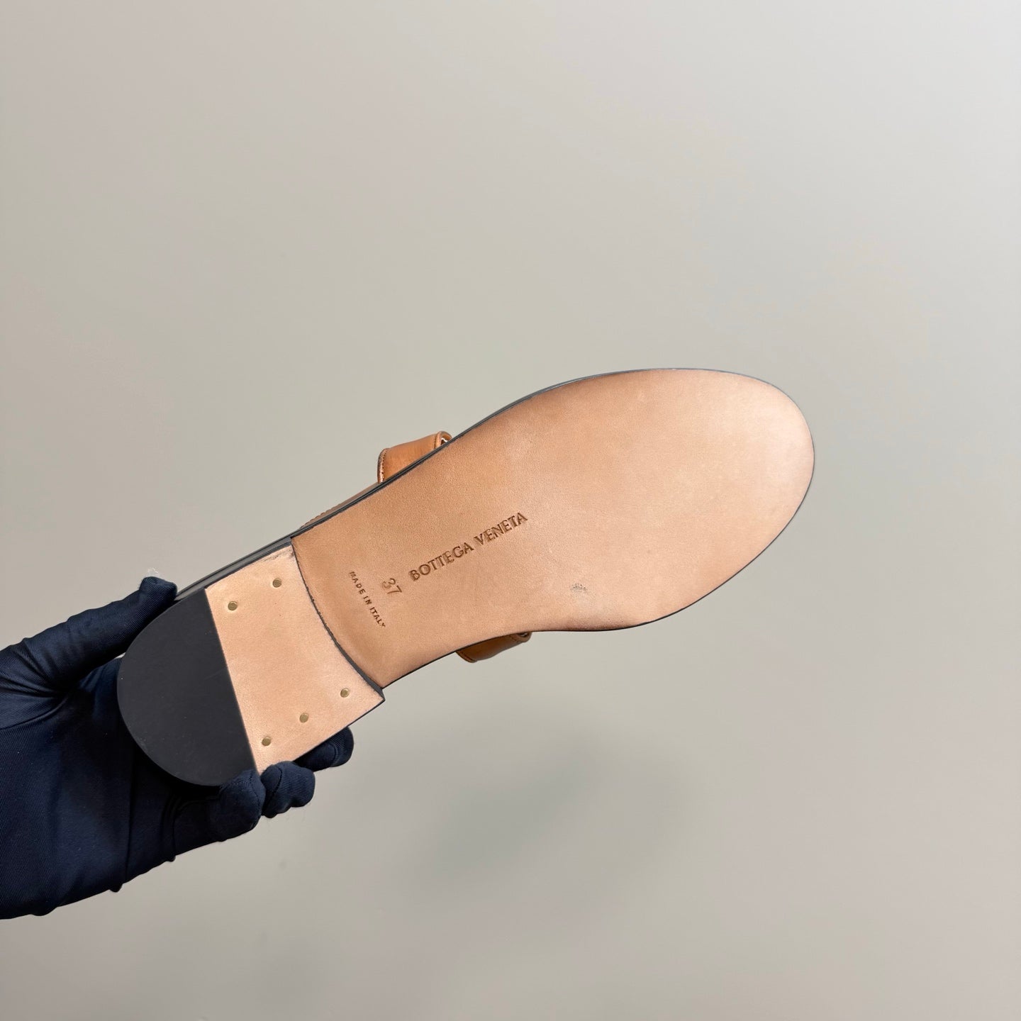 ASTAIRE MULE IN CINNAMON BROWN CALFSKIN WITH GOLD HARDWARE - 35