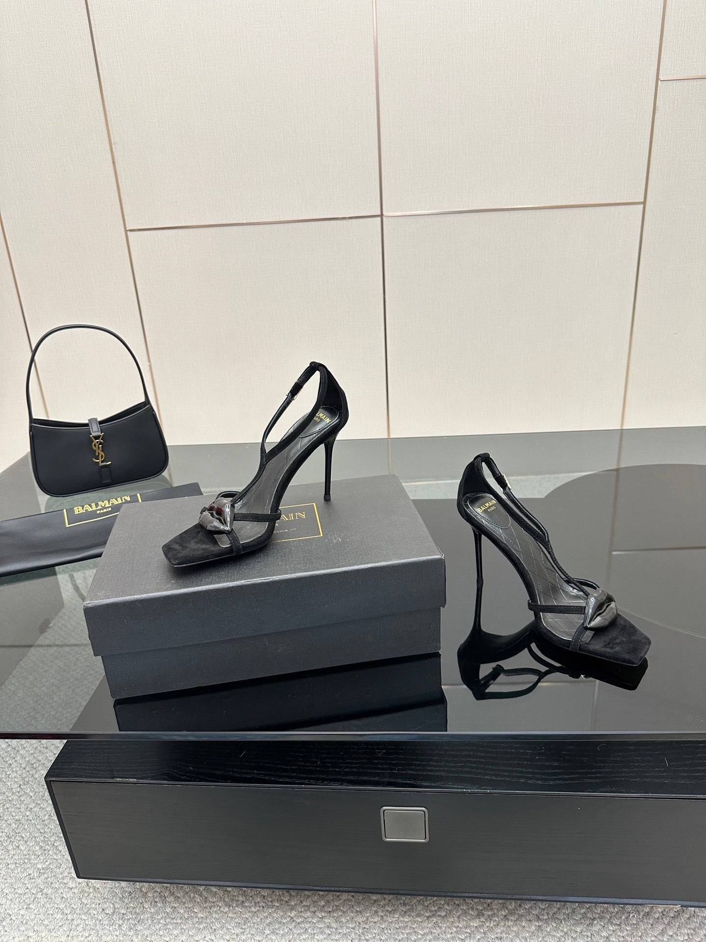 BALMAIN 25S LIPS SANDALS 10 IN BLACK SUEDE - 35