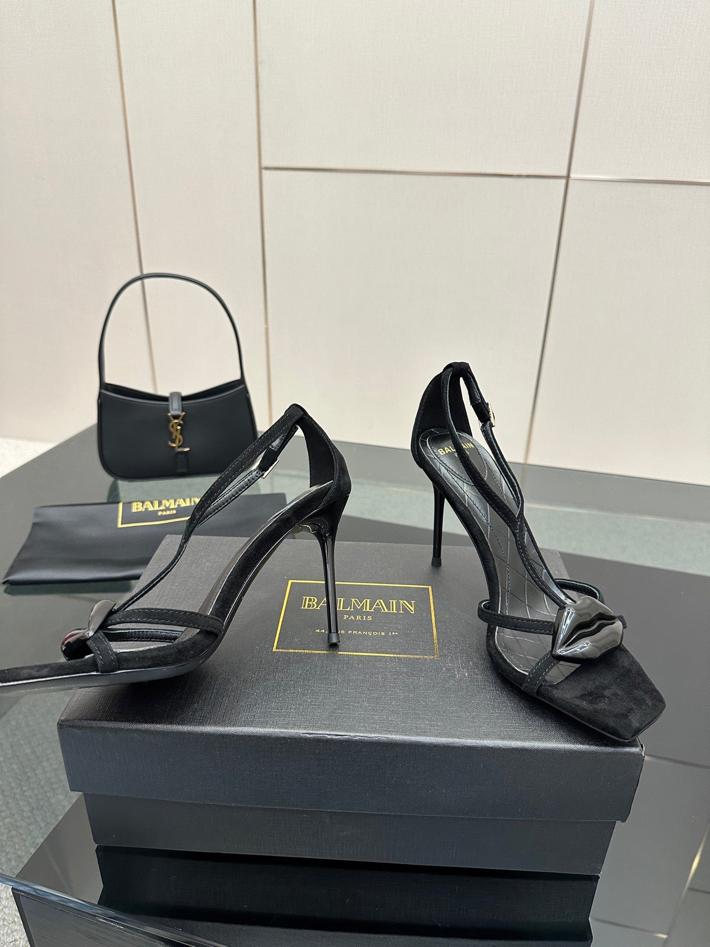 BALMAIN 25S LIPS SANDALS 10 IN BLACK SUEDE - 35