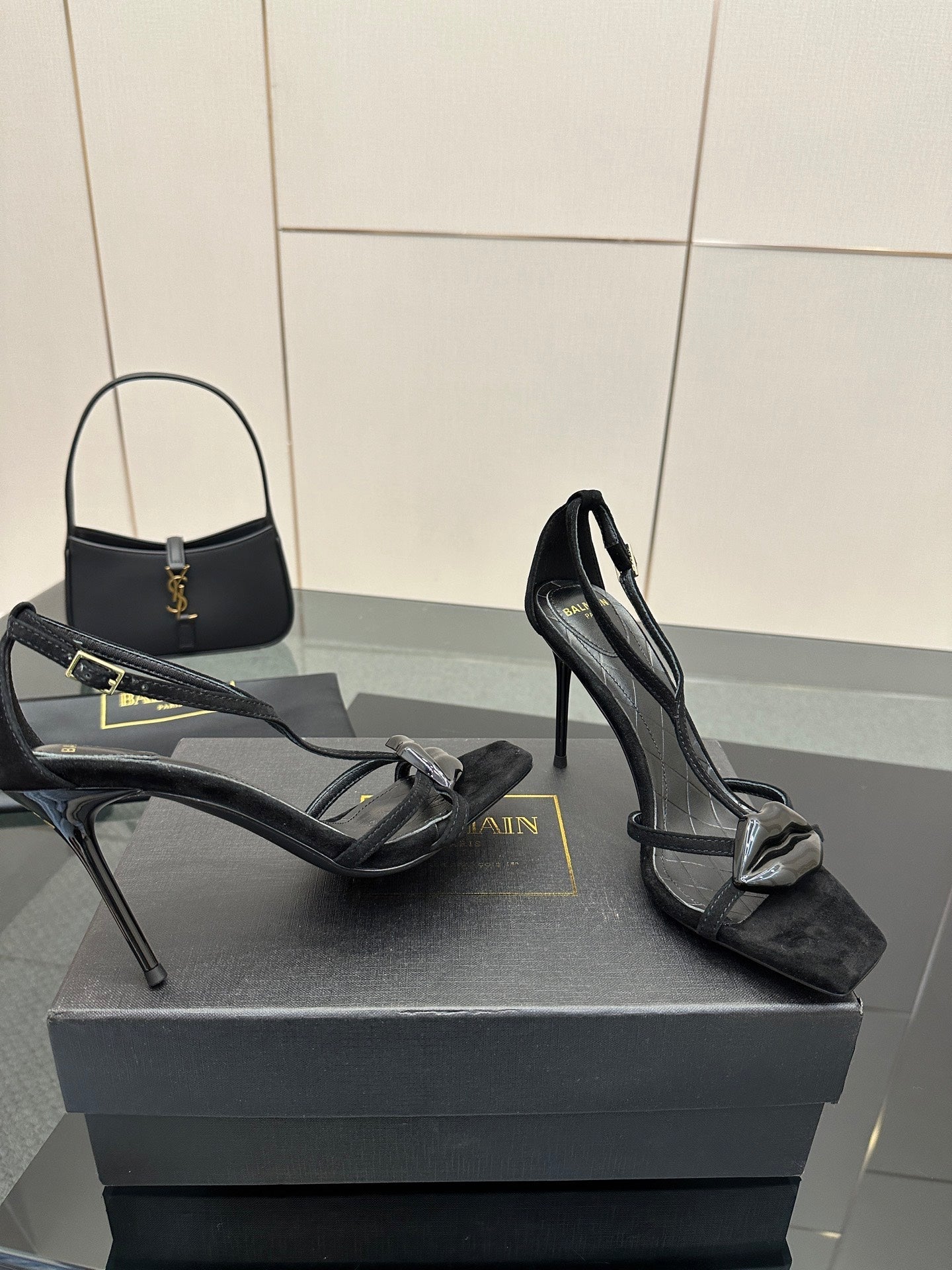 BALMAIN 25S LIPS SANDALS 10 IN BLACK SUEDE - 35