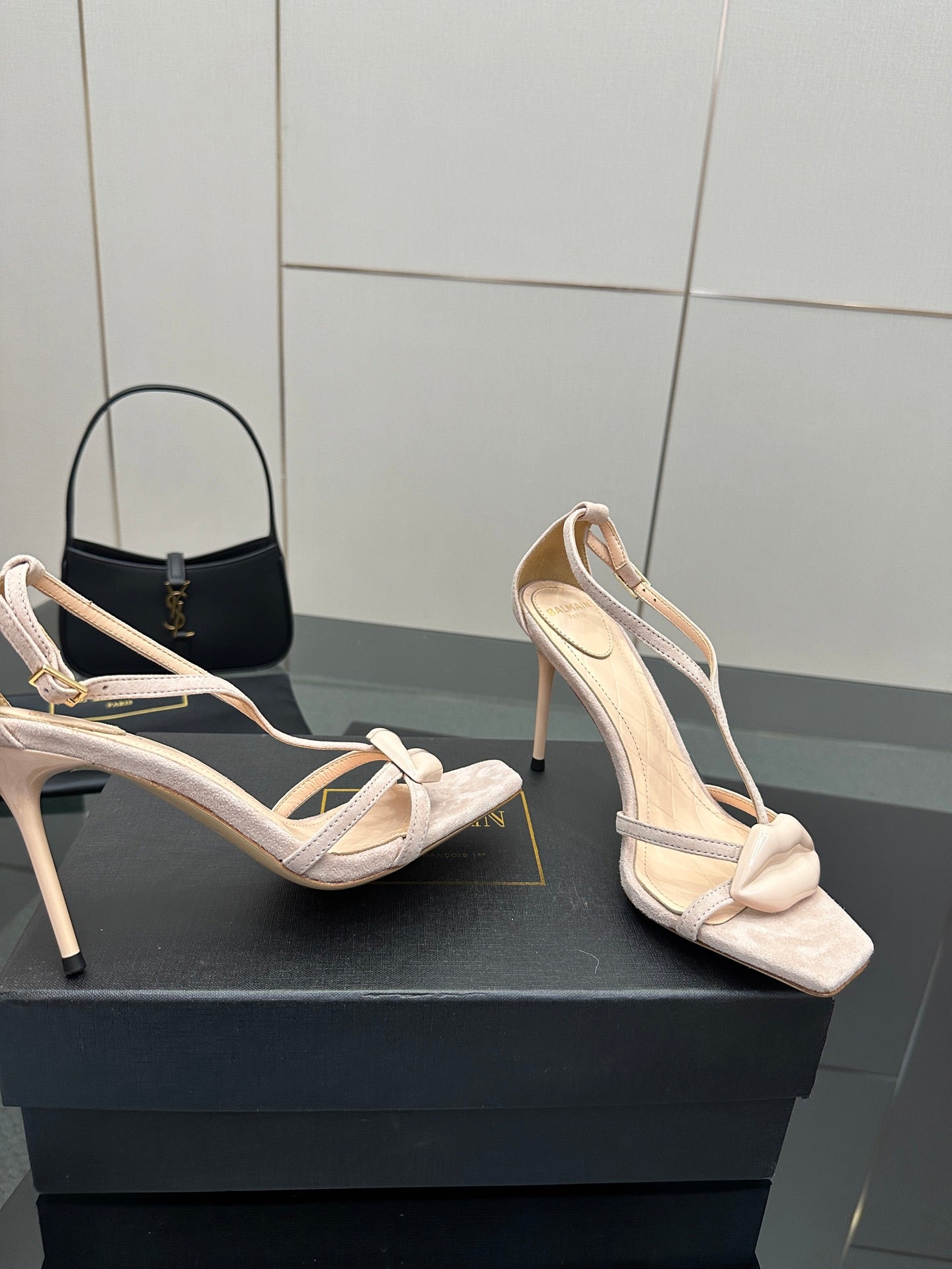 BALMAIN 25S LIPS SANDALS 10 IN BLUSH BEIGE SUEDE - 35