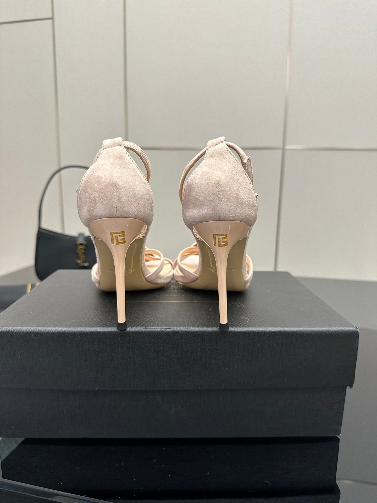 BALMAIN 25S LIPS SANDALS 10 IN BLUSH BEIGE SUEDE - 35