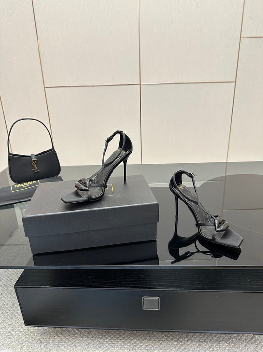 BALMAIN 25S LIPS SANDALS 10 IN BLACK SATIN - 35