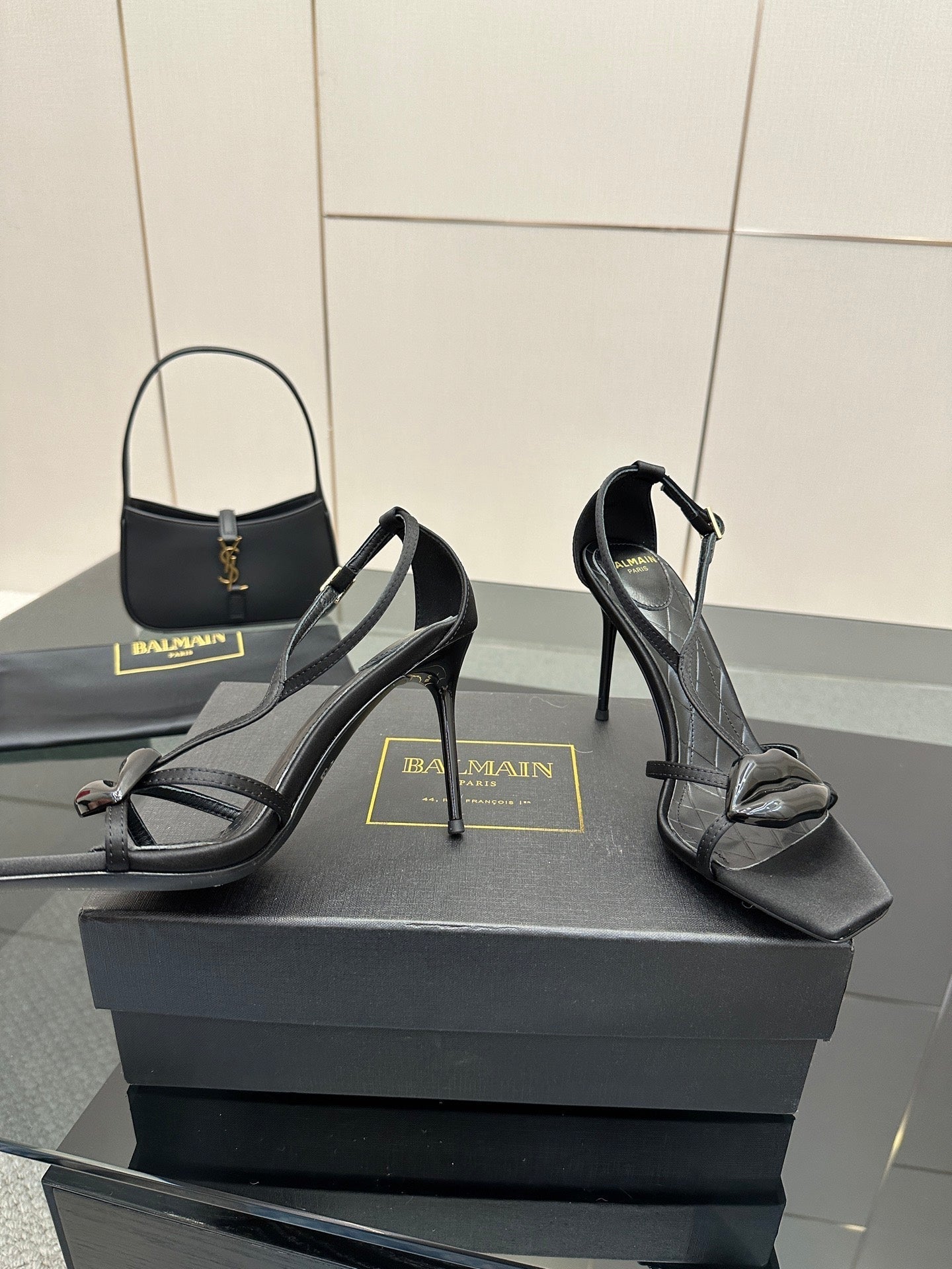 BALMAIN 25S LIPS SANDALS 10 IN BLACK SATIN - 35
