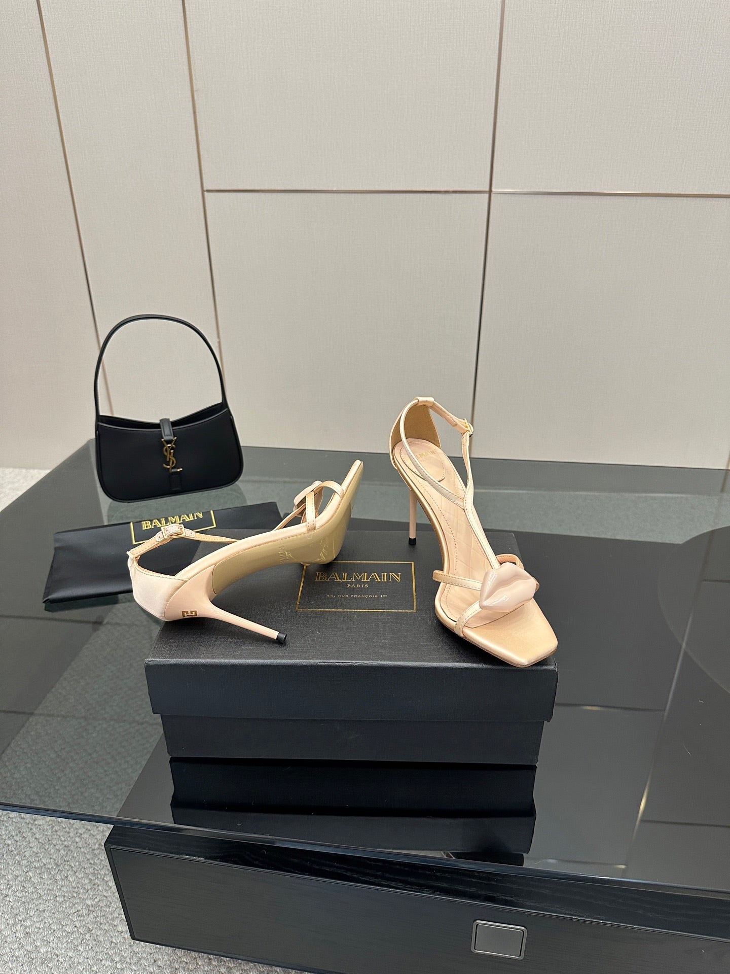 BALMAIN 25S LIPS SANDALS 10 IN BLUSH BEIGE SATIN - 35