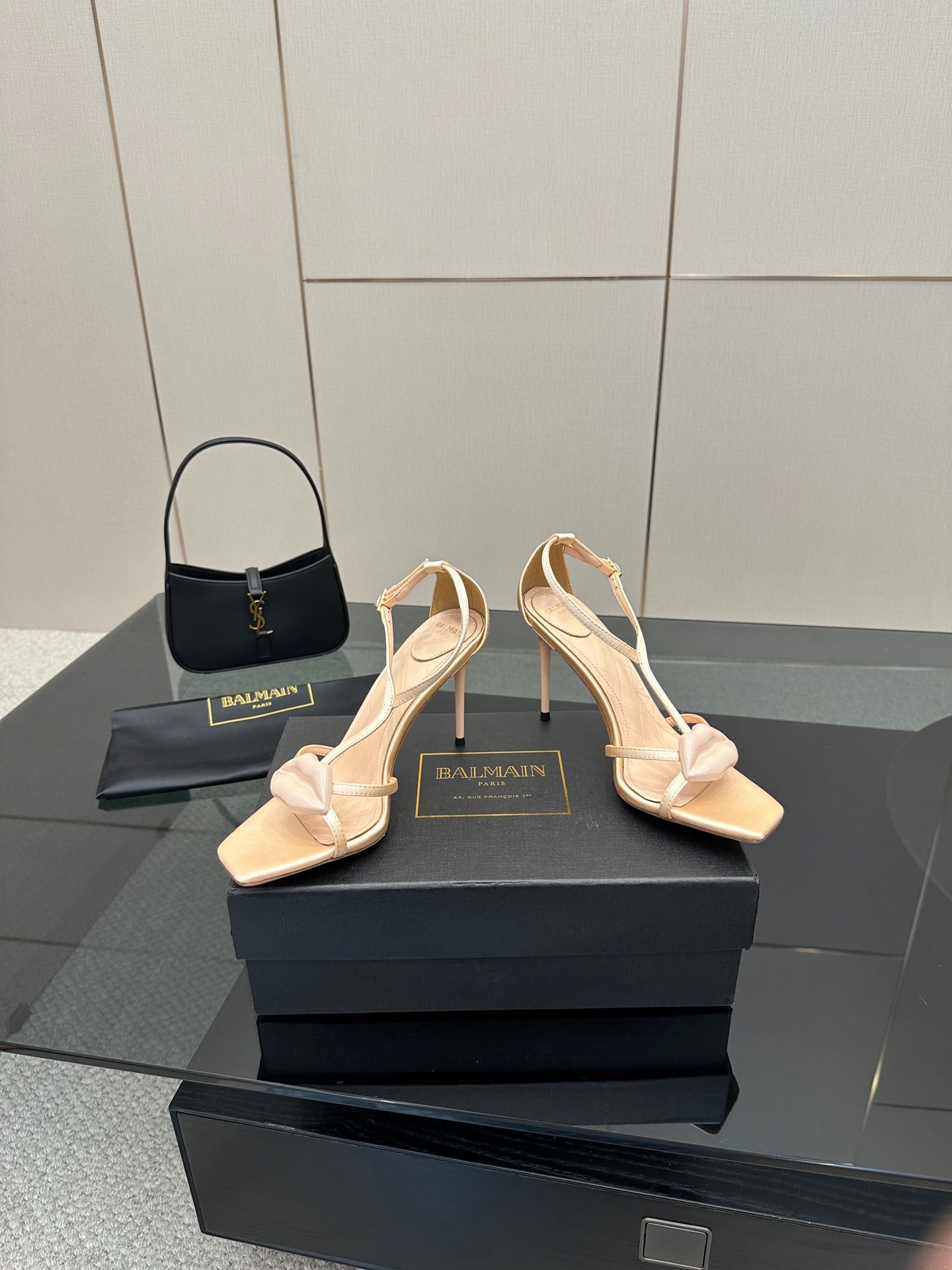 BALMAIN 25S LIPS SANDALS 10 IN BLUSH BEIGE SATIN - 35