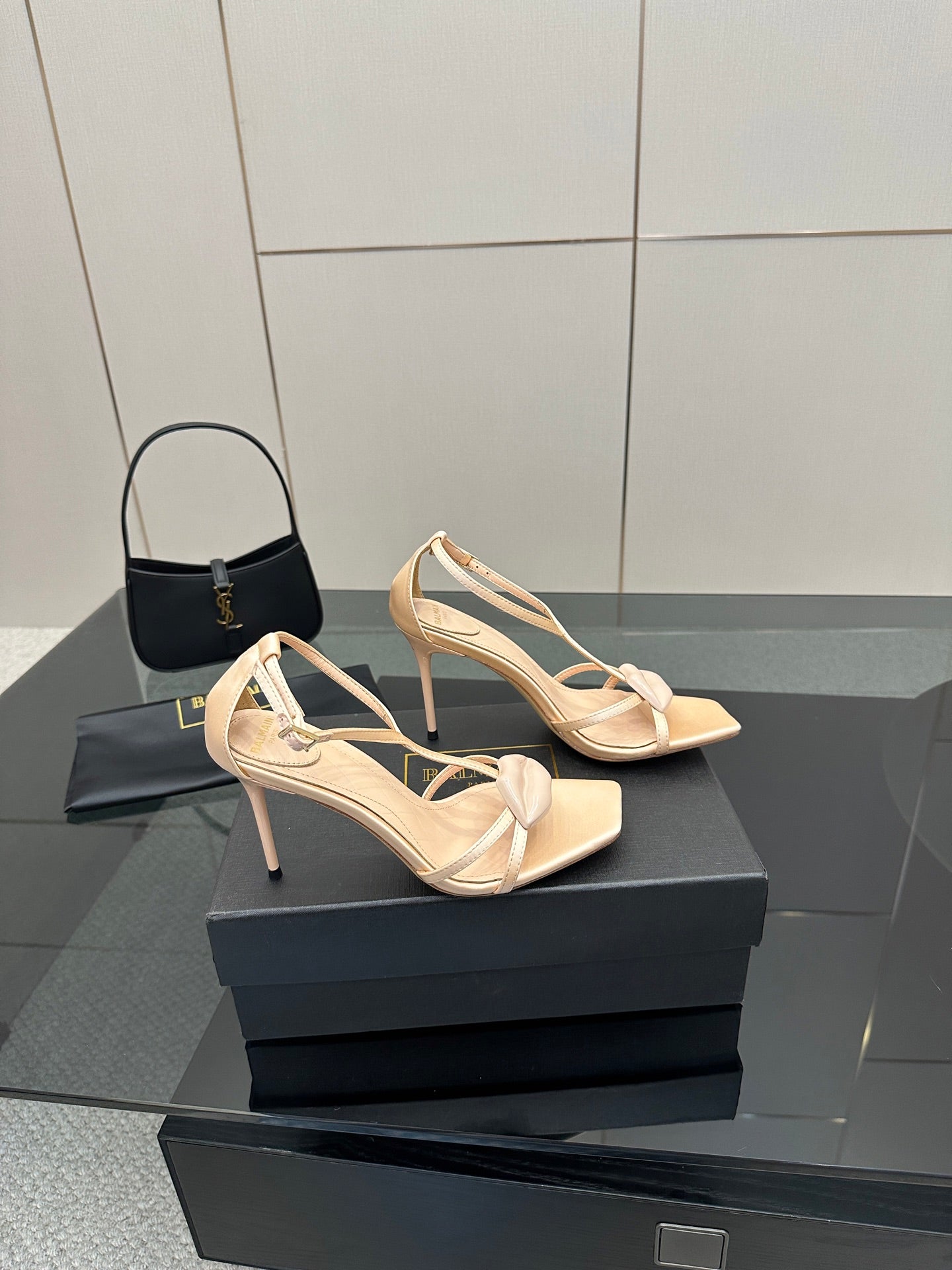 BALMAIN 25S LIPS SANDALS 10 IN BLUSH BEIGE SATIN - 35