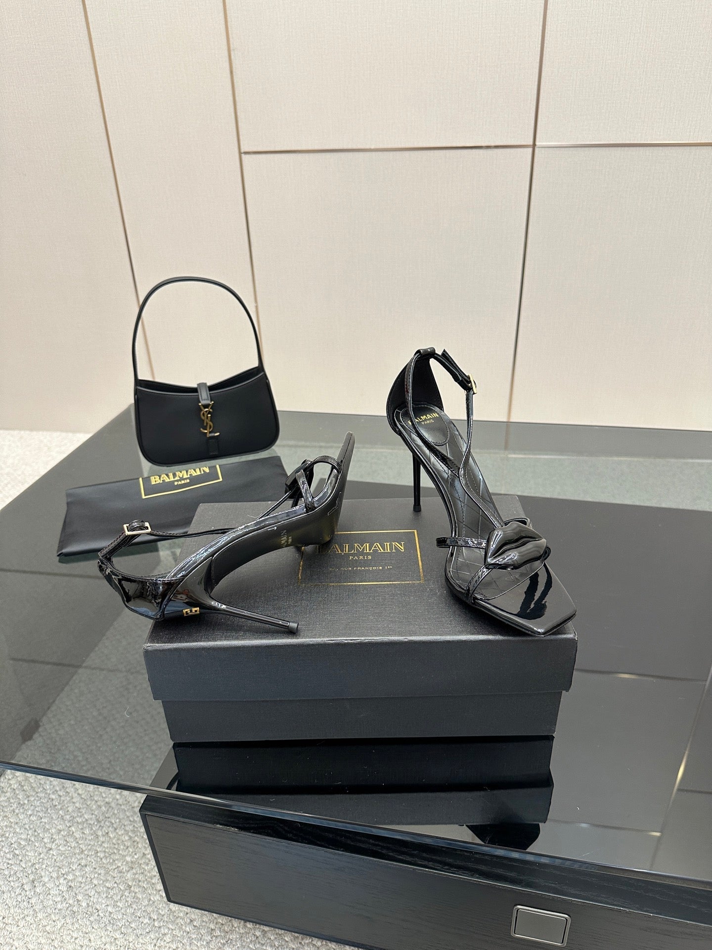 BALMAIN 25S LIPS SANDALS 10 IN BLACK CALFSKIN - 35