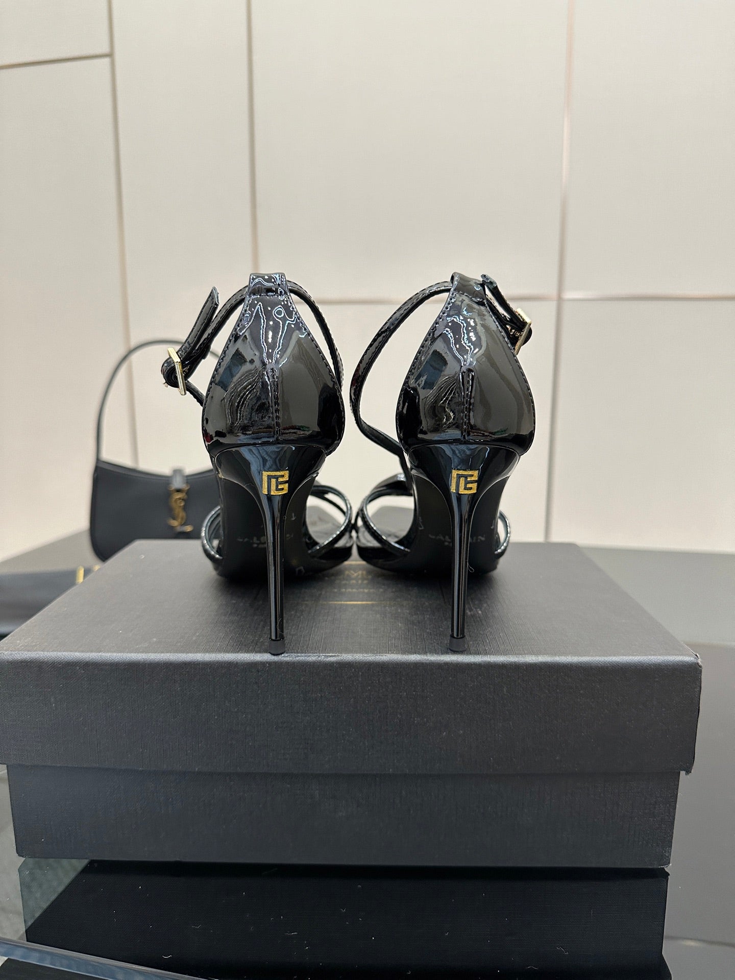 BALMAIN 25S LIPS SANDALS 10 IN BLACK CALFSKIN - 35