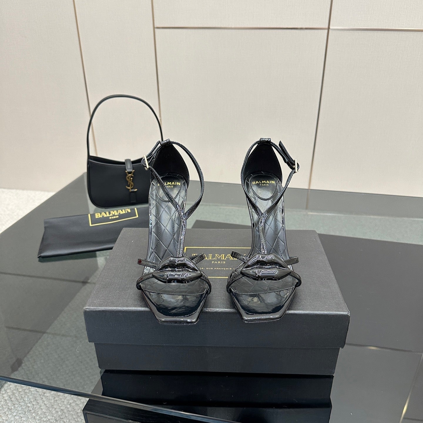 BALMAIN 25S LIPS SANDALS 10 IN BLACK CALFSKIN - 35