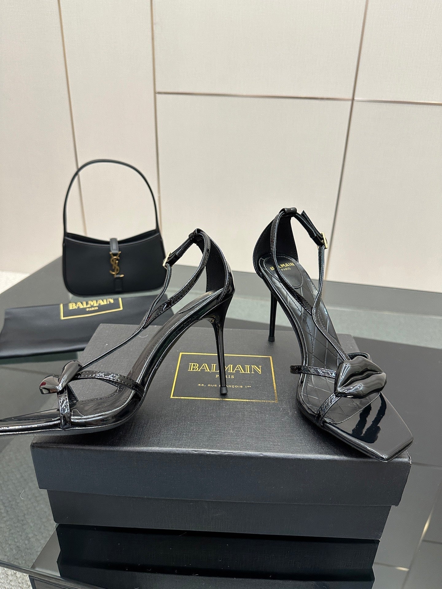 BALMAIN 25S LIPS SANDALS 10 IN BLACK CALFSKIN - 35