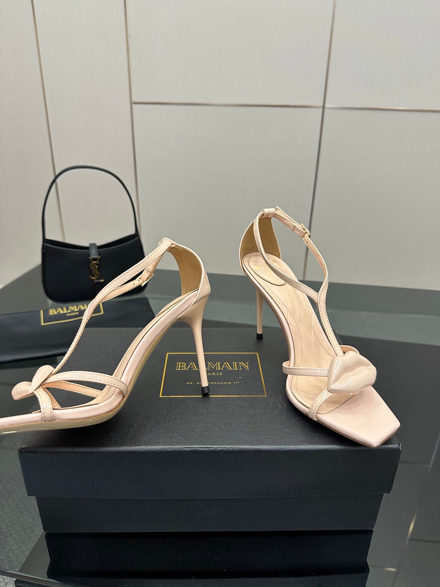 BALMAIN 25S LIPS SANDALS 10 IN BLUSH BEIGE CALFSKIN - 35