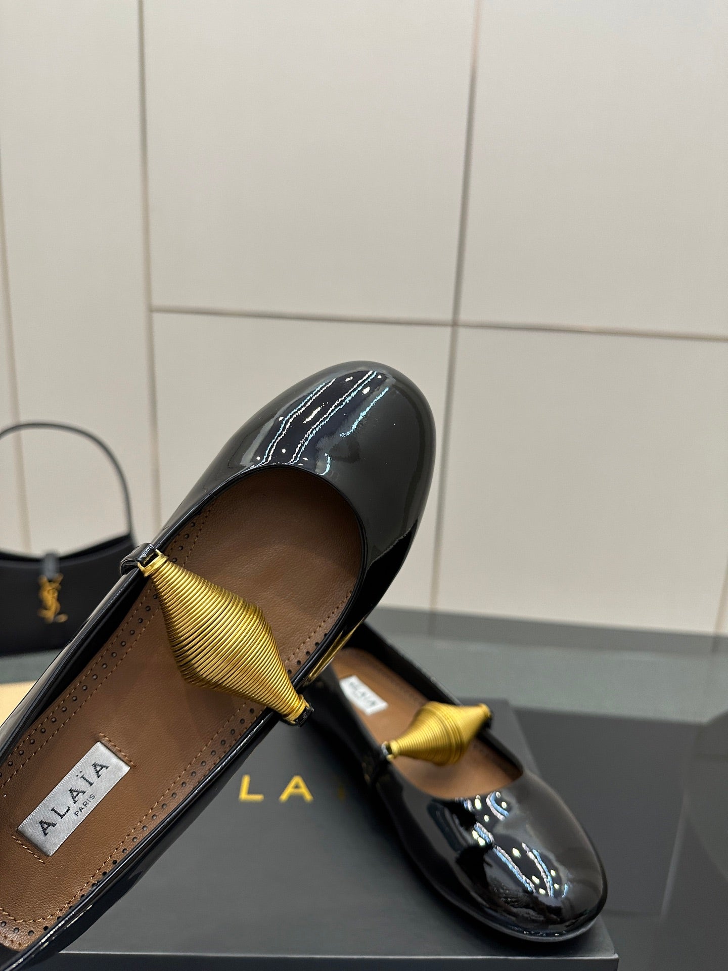 ALAIA BALLET SHOES 25S IN BLACK PATENT LEATHER WITH GOLD HARDWARE - 34