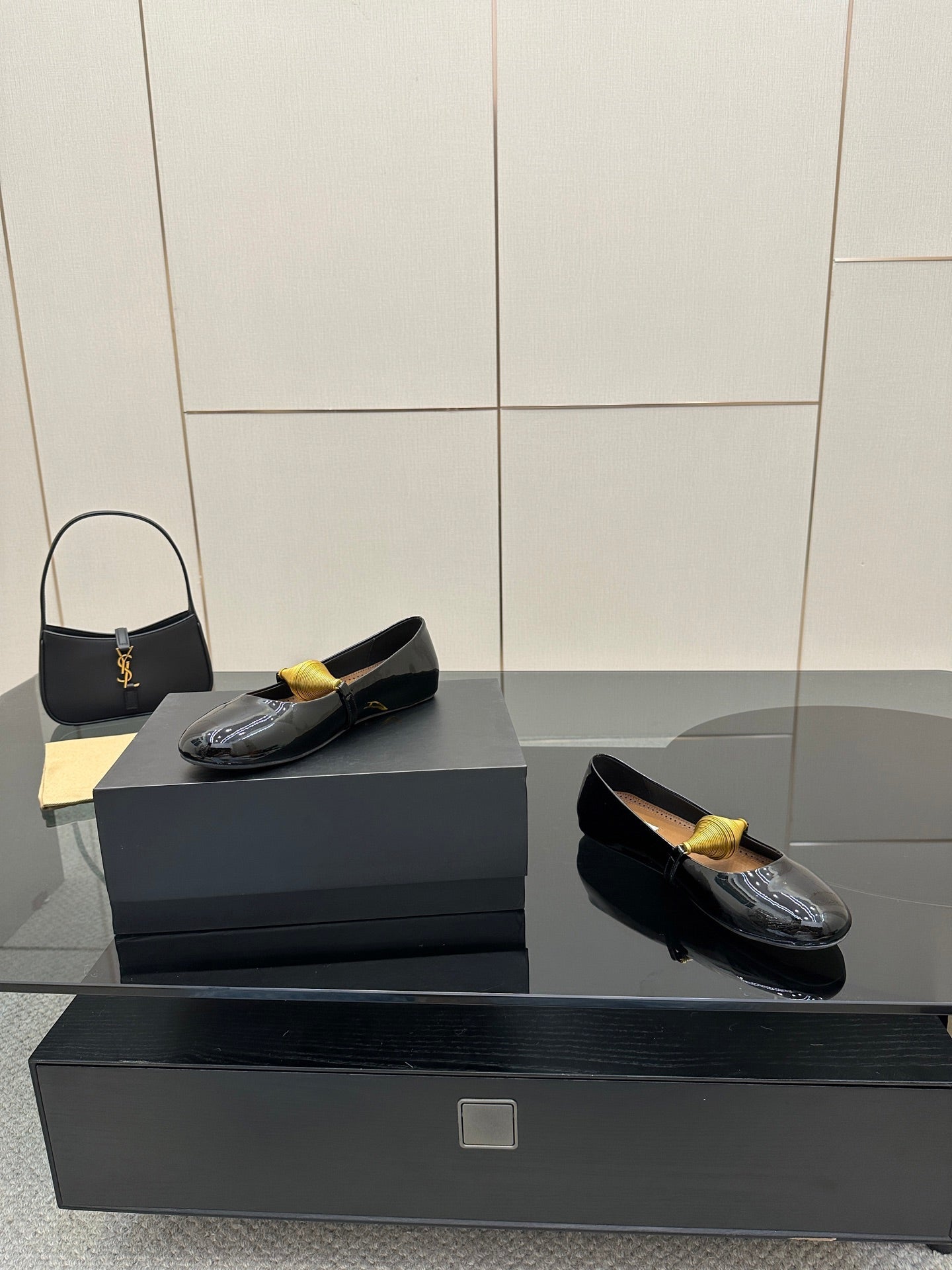 ALAIA BALLET SHOES 25S IN BLACK PATENT LEATHER WITH GOLD HARDWARE - 34